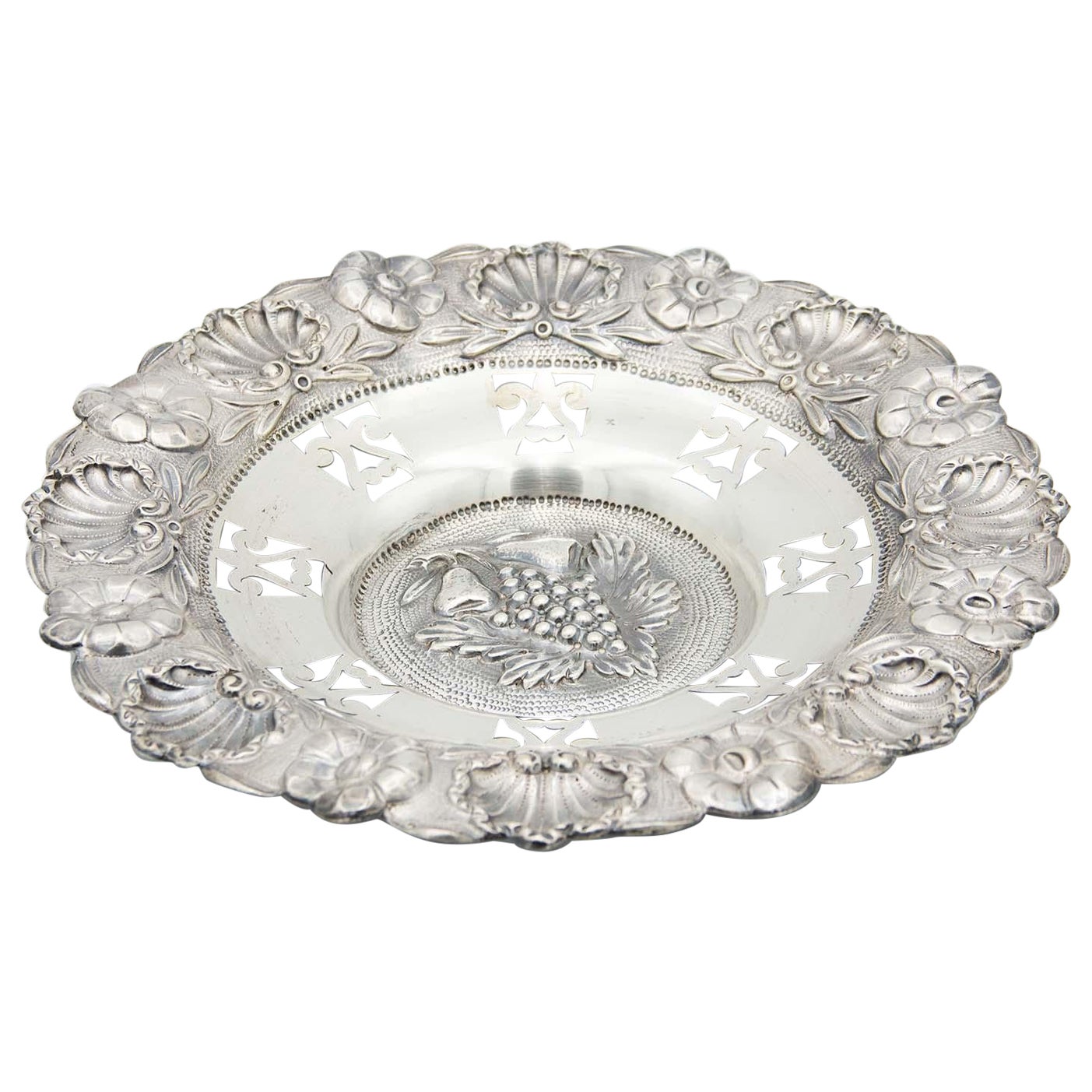 Circular silver fruit bowl with scalloping