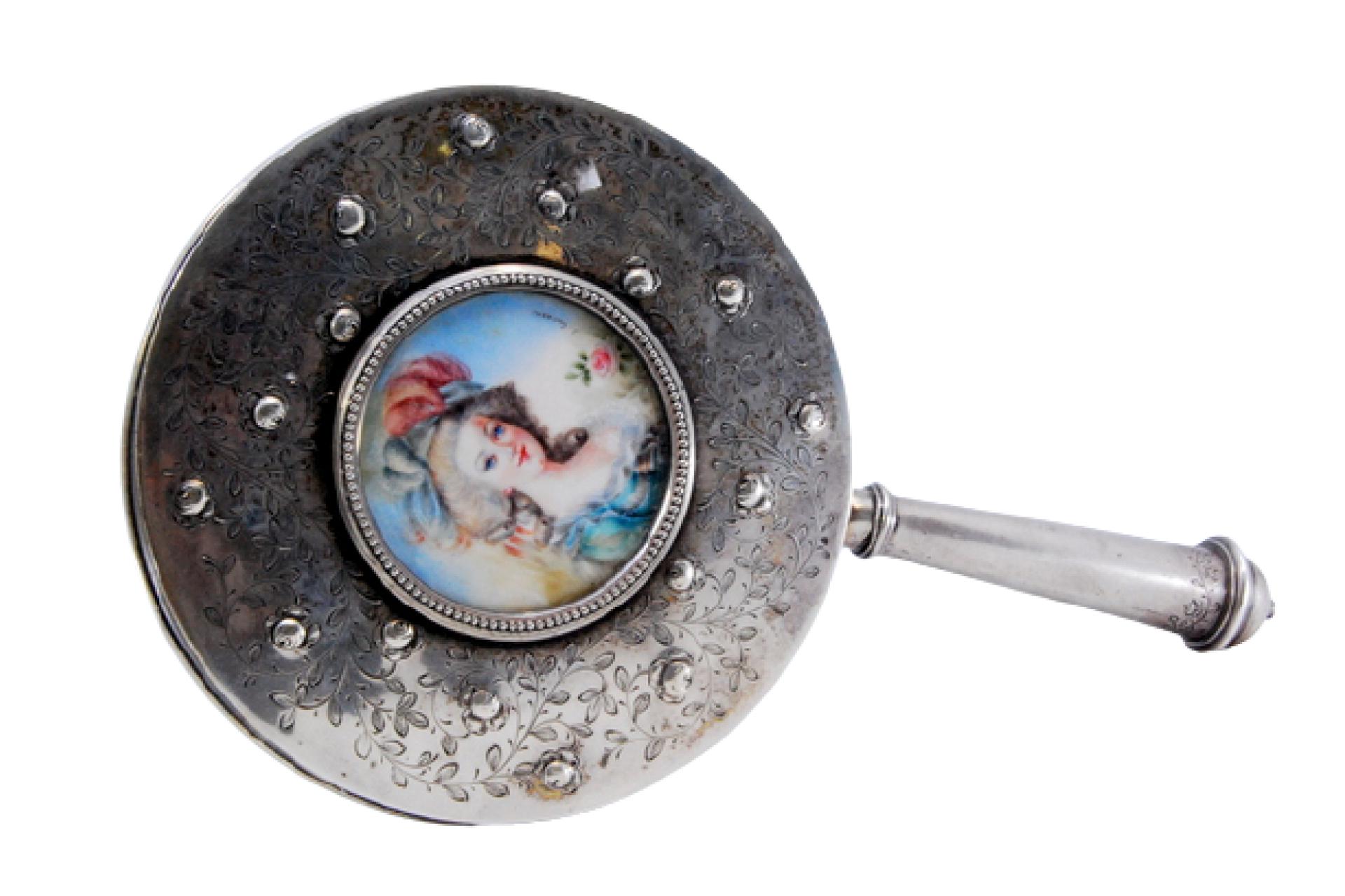 Circular silver hand mirror For Sale