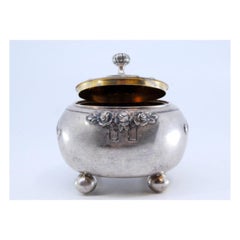 Circular silver jewelry box with four support feet