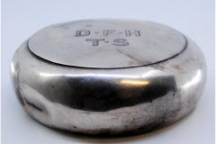 Circular silver snuffbox with pressure system on the hinged lid