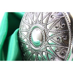 Runde Teedose aus Silber mit Perlenfries und Monogramm