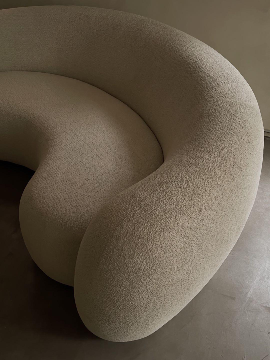 Circular Sofa by Karstudio In New Condition In Geneve, CH