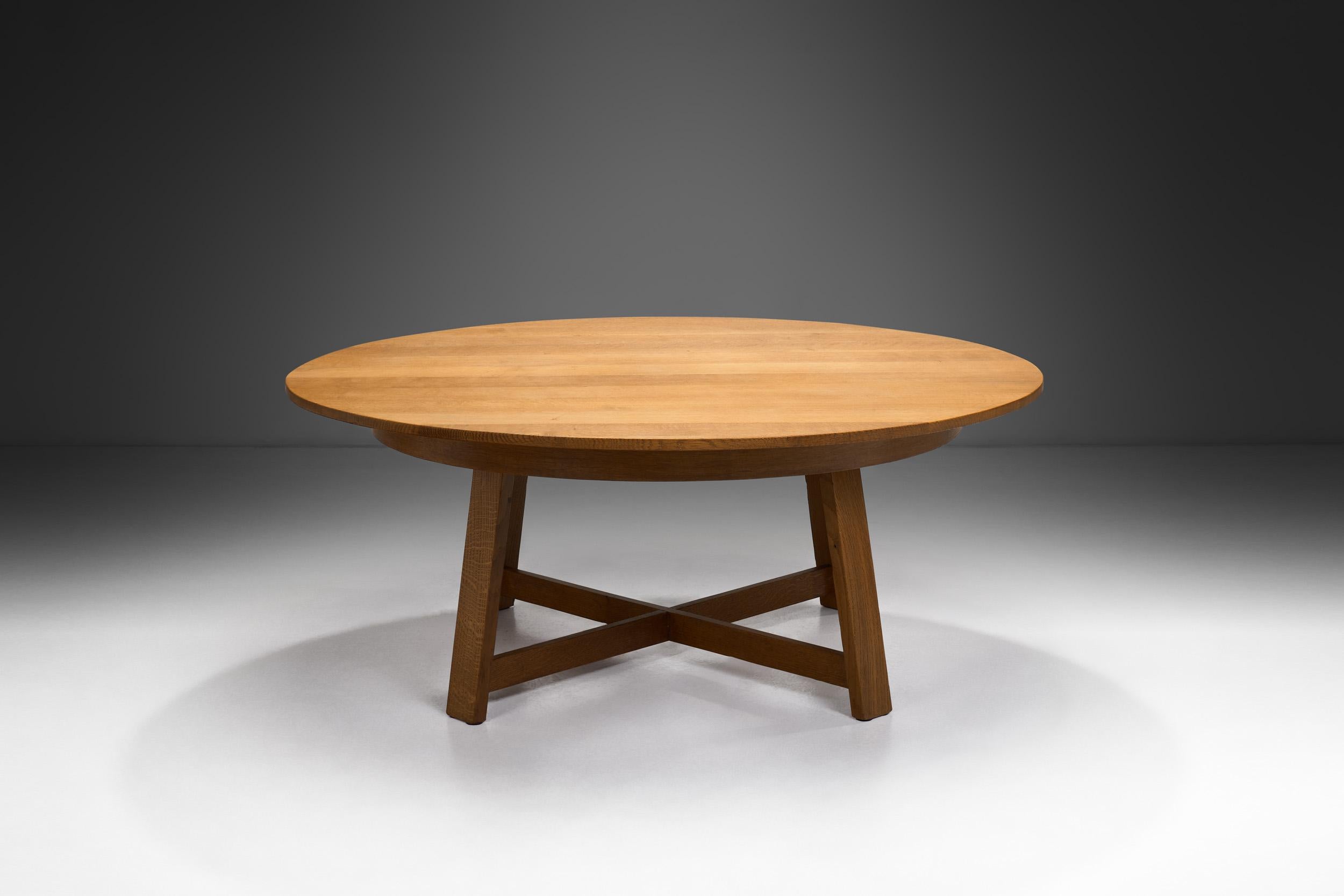 Circular Solid Wood Table with Cross Stretchers, Europe ca 1960s In Good Condition For Sale In Utrecht, NL