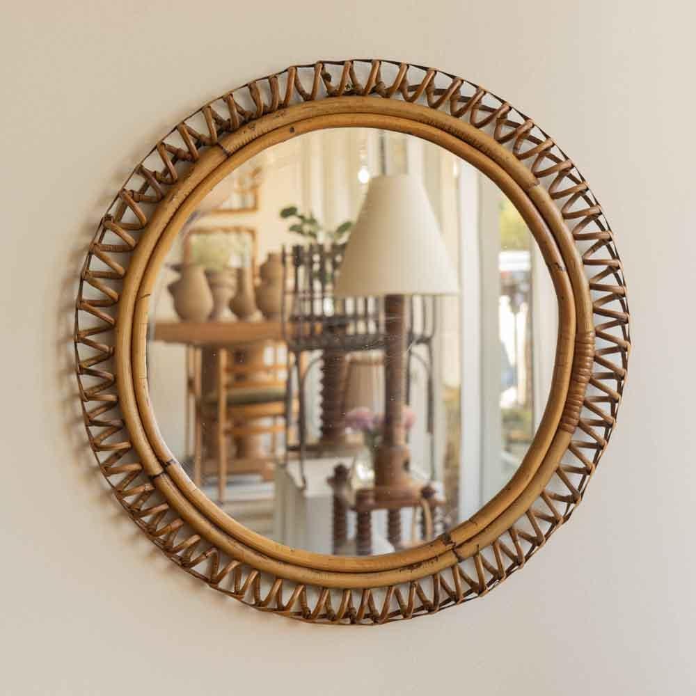 Circular Spiral Rattan Mirror In Good Condition For Sale In Los Angeles, CA
