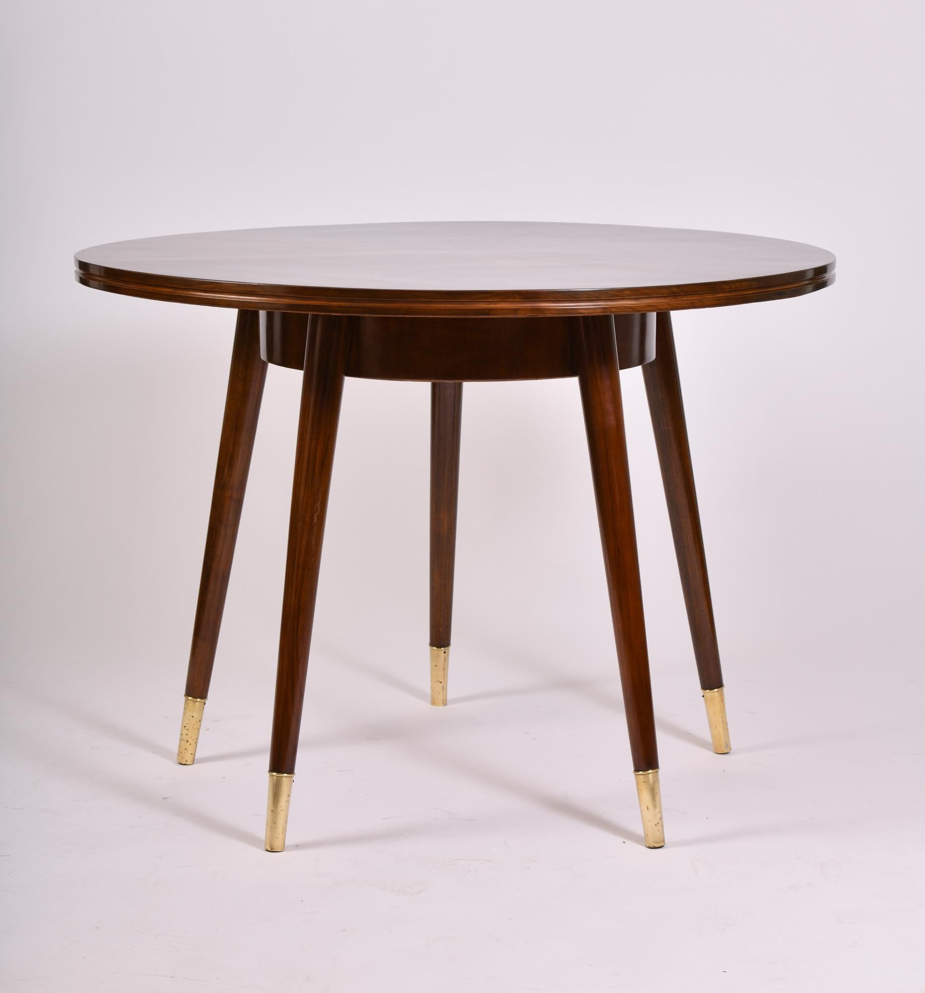 Radial sunburst fruitwood table, Italy, circa 1950.

Five legs with brass sabots 

Nice example of an Italian midcentury table.