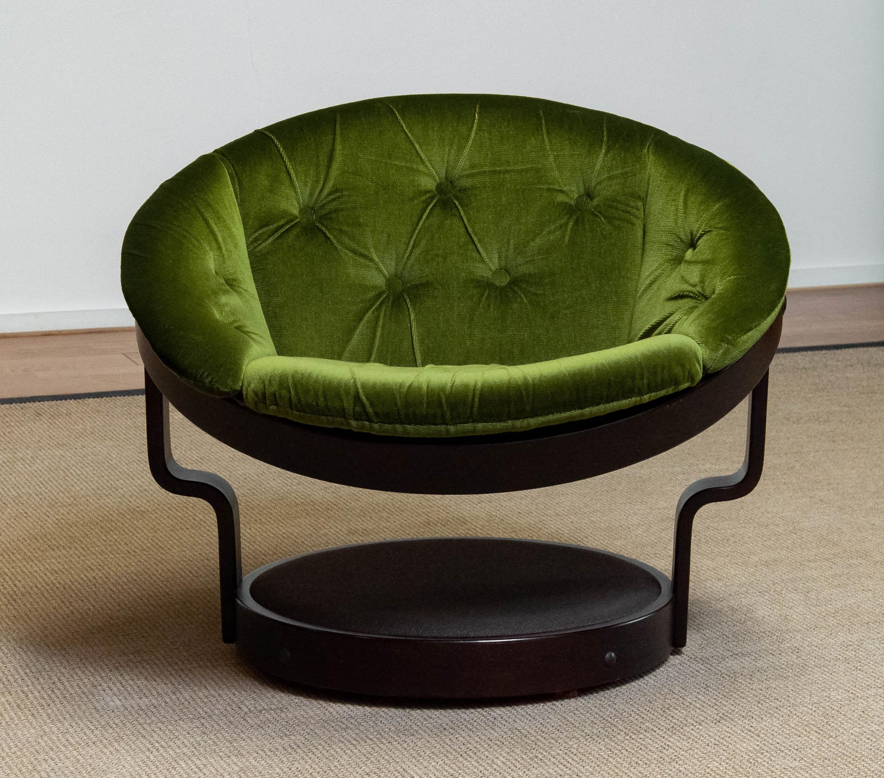 Fin du 20e siècle Fauteuil de salon circulaire pivotant modèle 'Convair' en velours vert par Oddmund Vad en vente