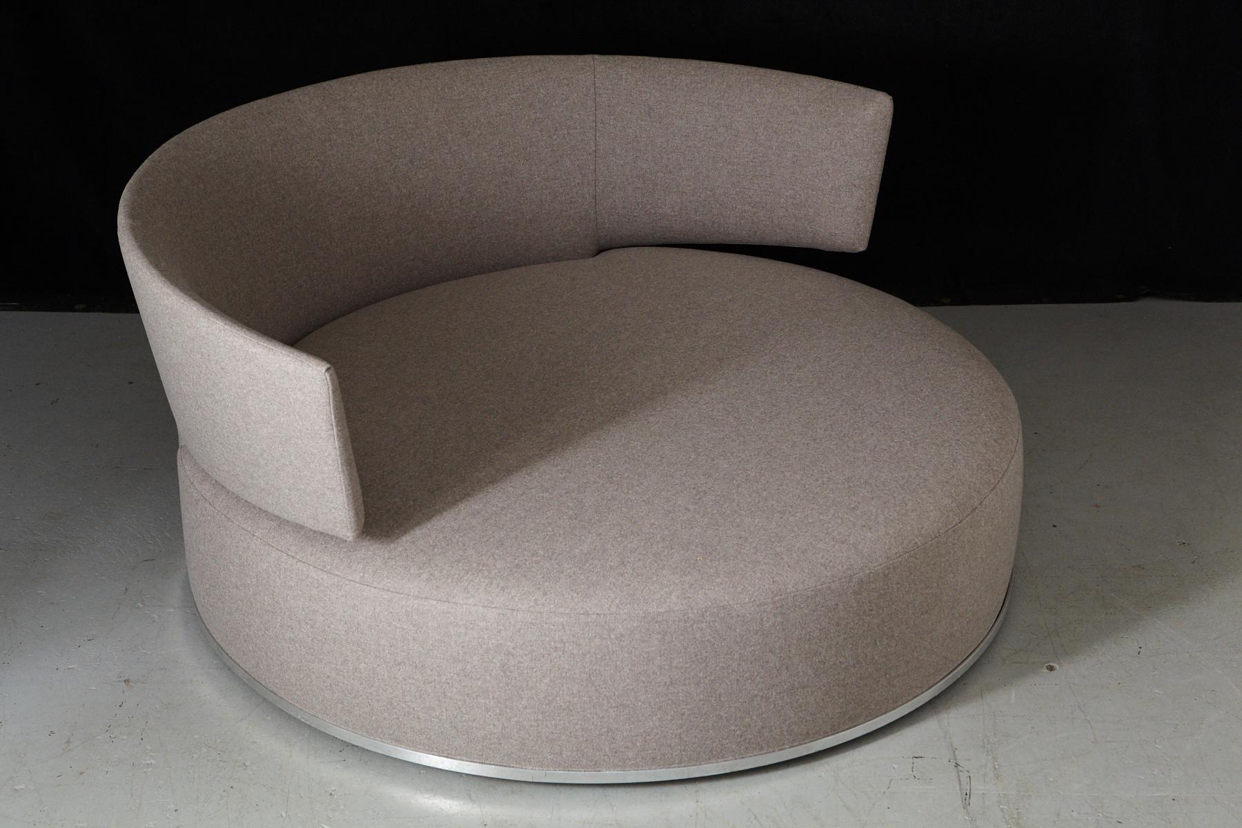 Aluminum Circular Swivel Sofa Amoenus by Antonio Citterio for B&B Italia, Re-Upholstered For Sale