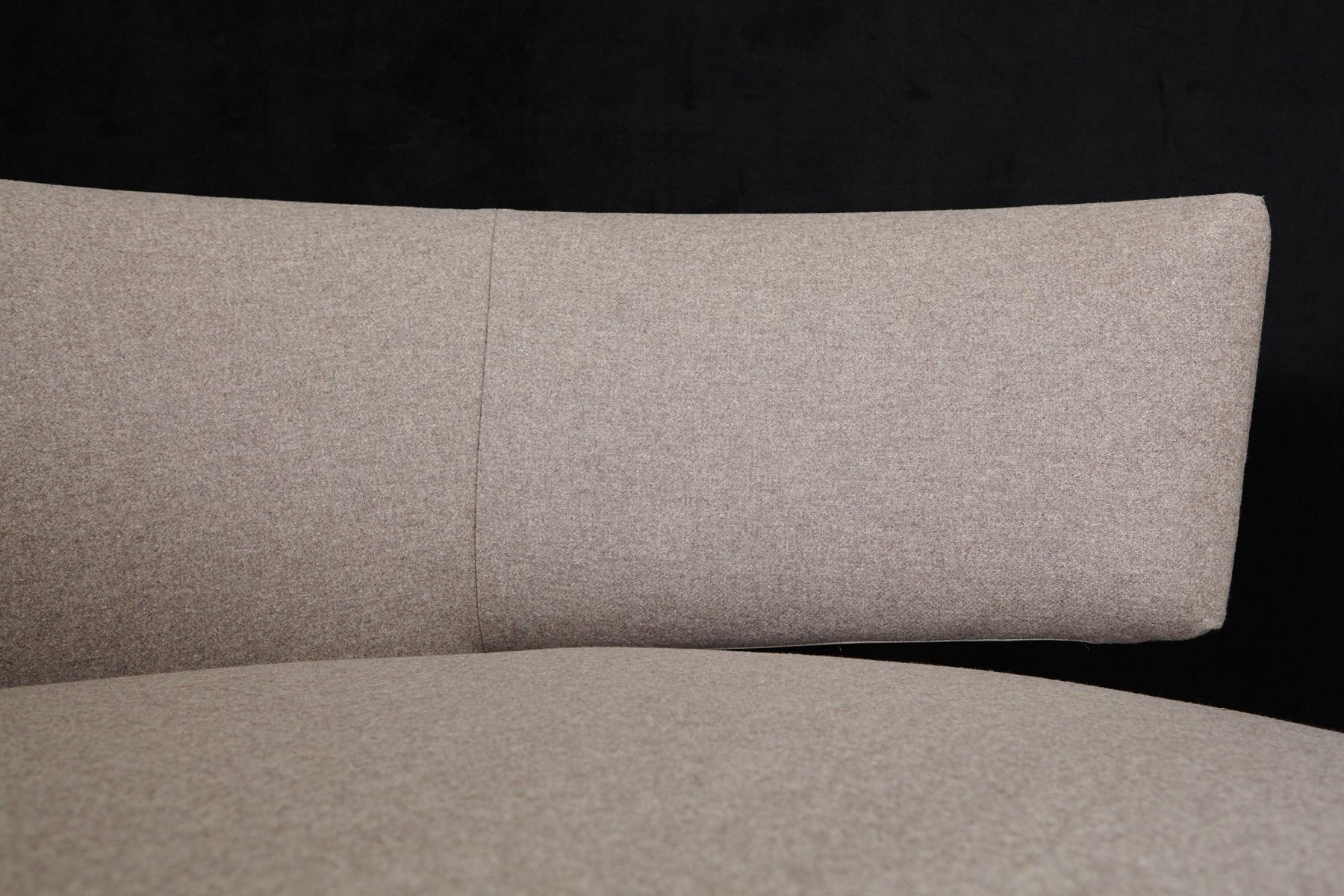 Circular Swivel Sofa Amoenus by Antonio Citterio for B&B Italia, Re-Upholstered For Sale 2