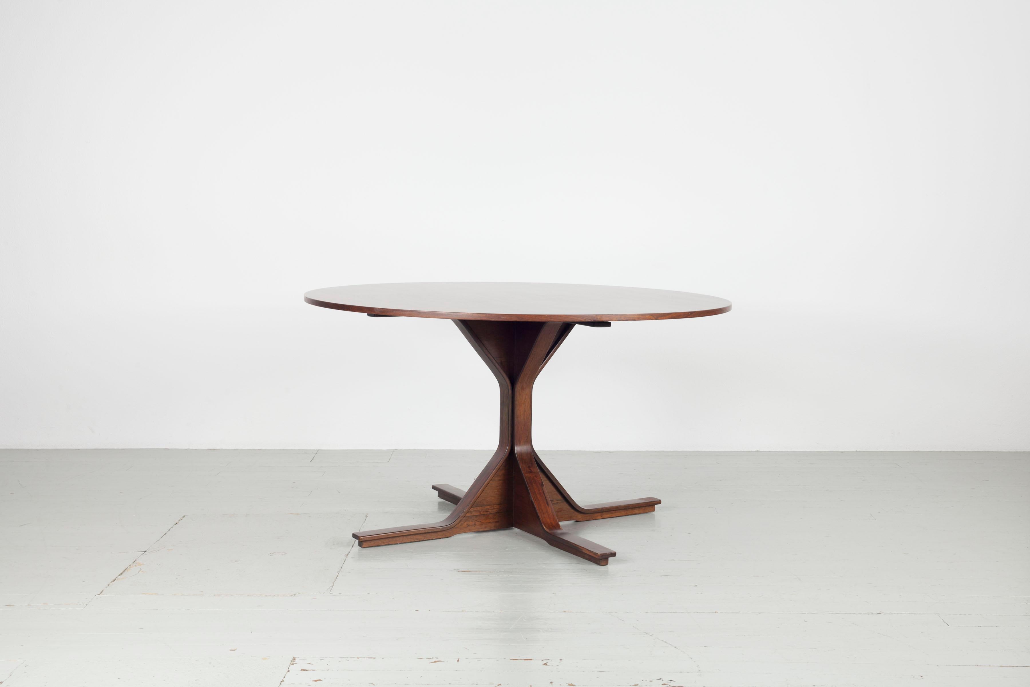 Mid-Century Modern Table circulaire, « Modèle 522 », Gianfranco Frattini pour Bernini, Italie. 1960