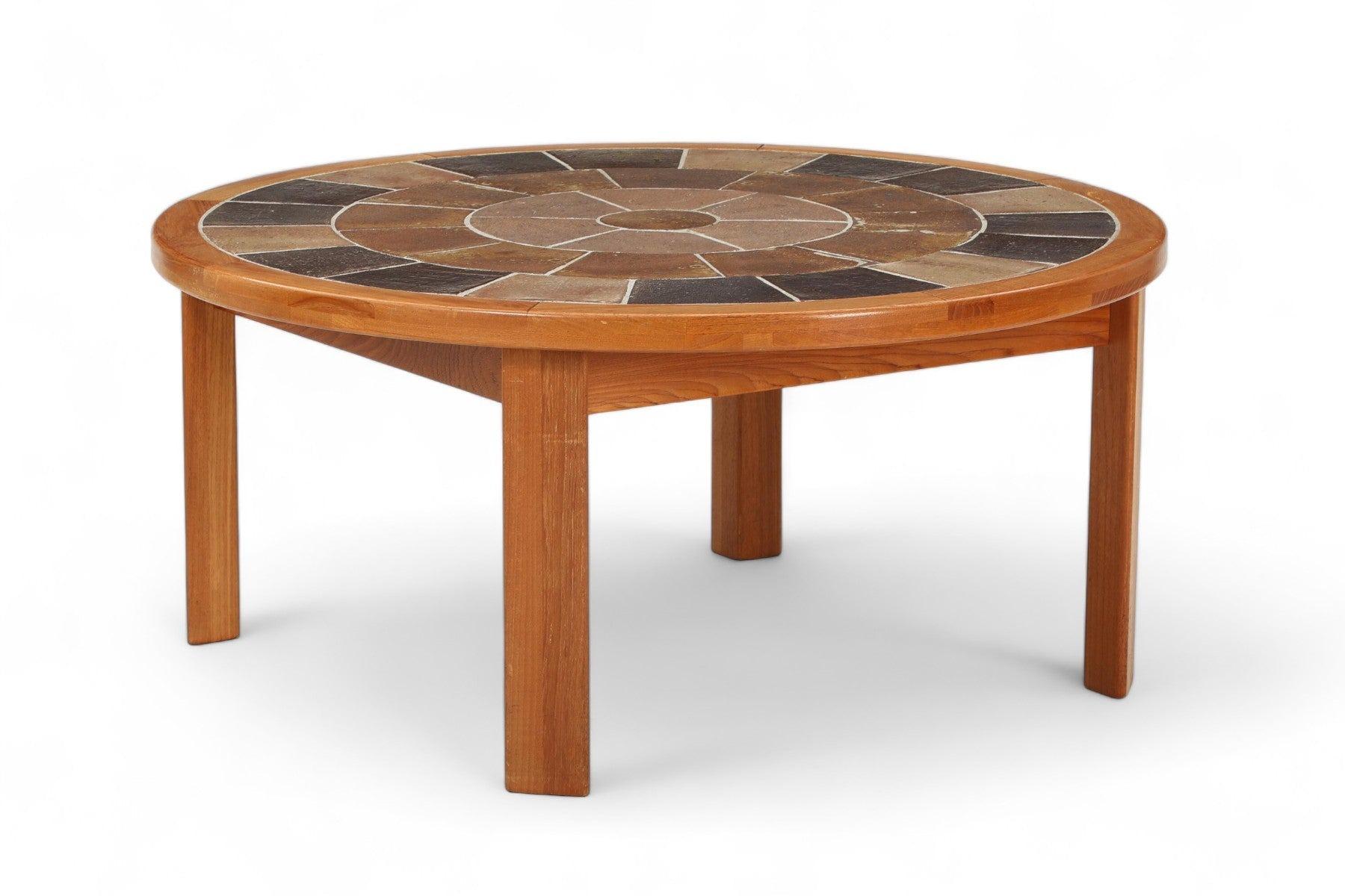 Mid-Century Modern Table basse circulaire en teck et carreaux de Haslev en vente