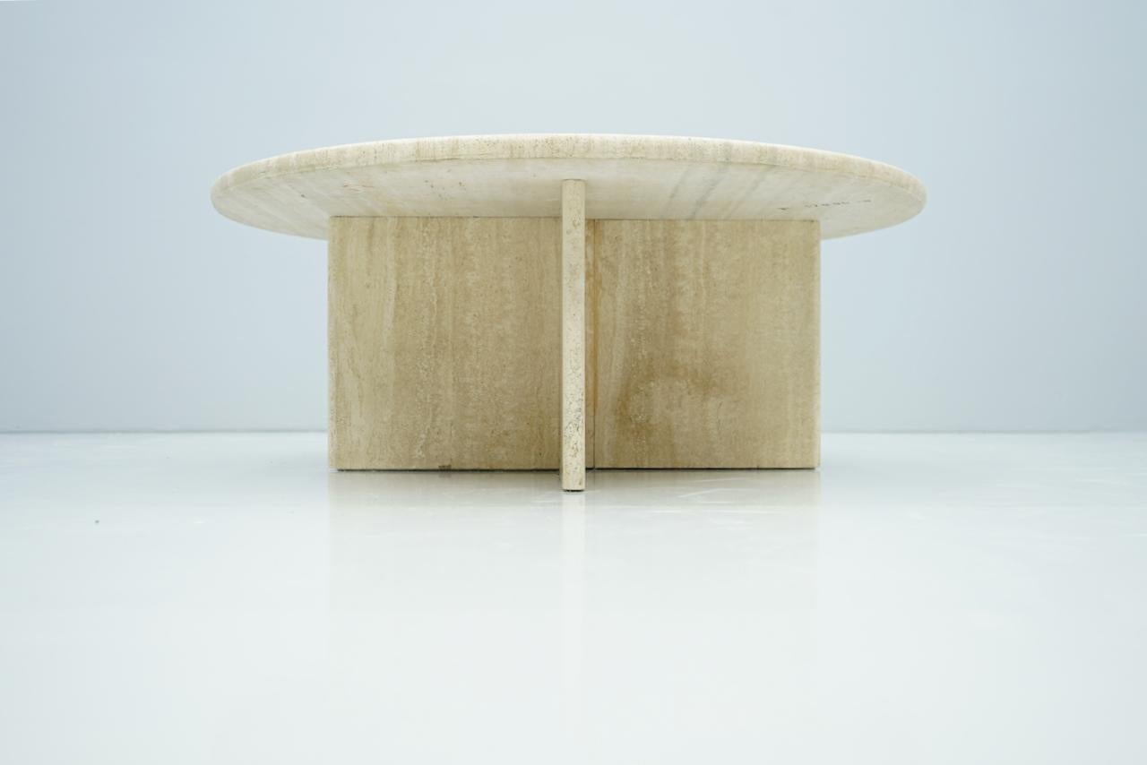 Circular travertine coffee table, Italy, 1970s.
Very good condition.