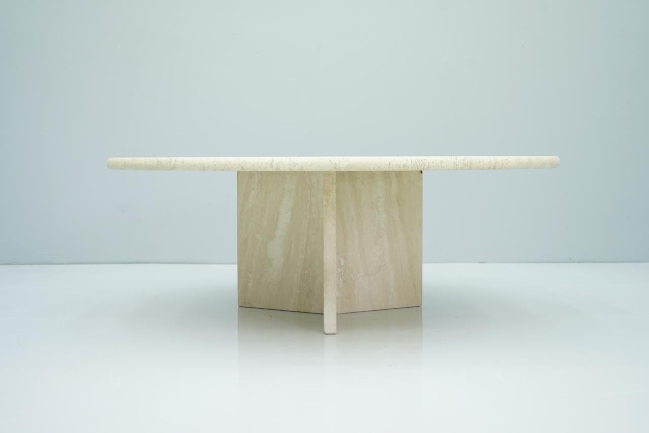 Circular travertine coffee table from the 1970s. Three-legged travertine base. Very good condition.