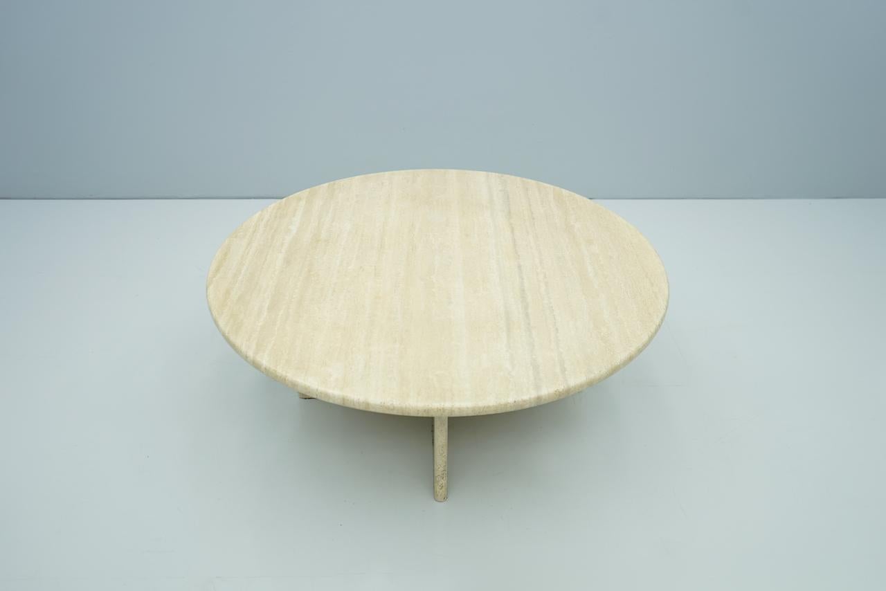 Circular Travertine Coffee Table, Italy, 1970s In Good Condition For Sale In Frankfurt / Dreieich, DE