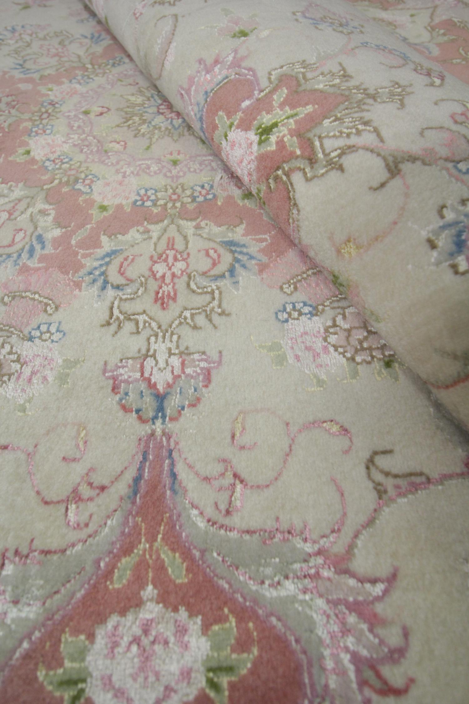 Circular Turkish Wool and Silk Rug, Oriental Cream Pink Handmade Carpet For Sale 6