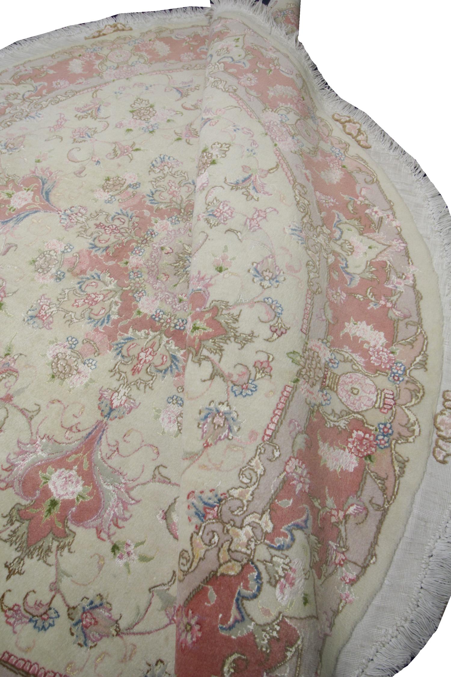 Circular Turkish Wool and Silk Rug, Oriental Cream Pink Handmade Carpet For Sale 7