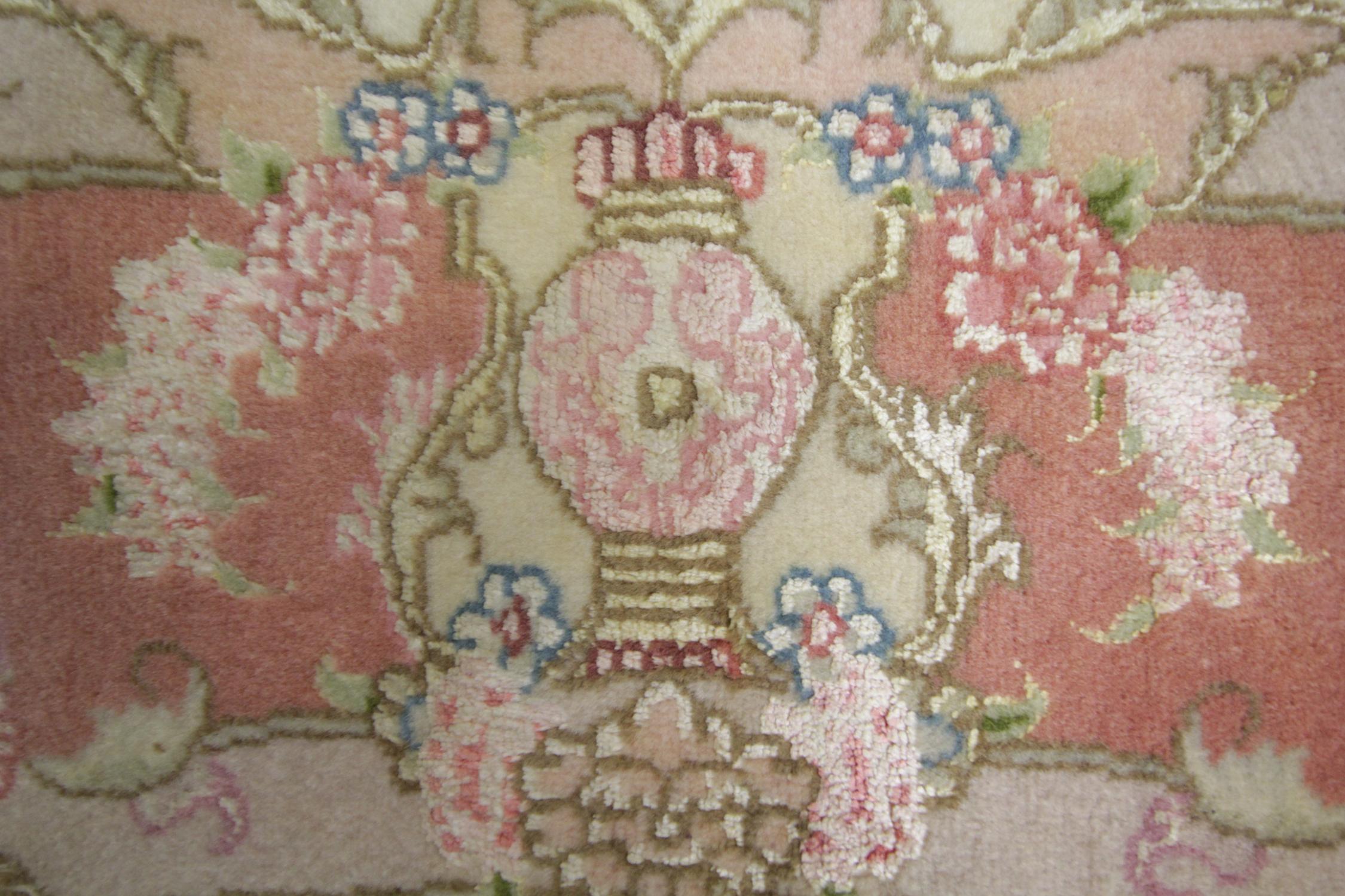 Circular Turkish Wool and Silk Rug, Oriental Cream Pink Handmade Carpet For Sale 2