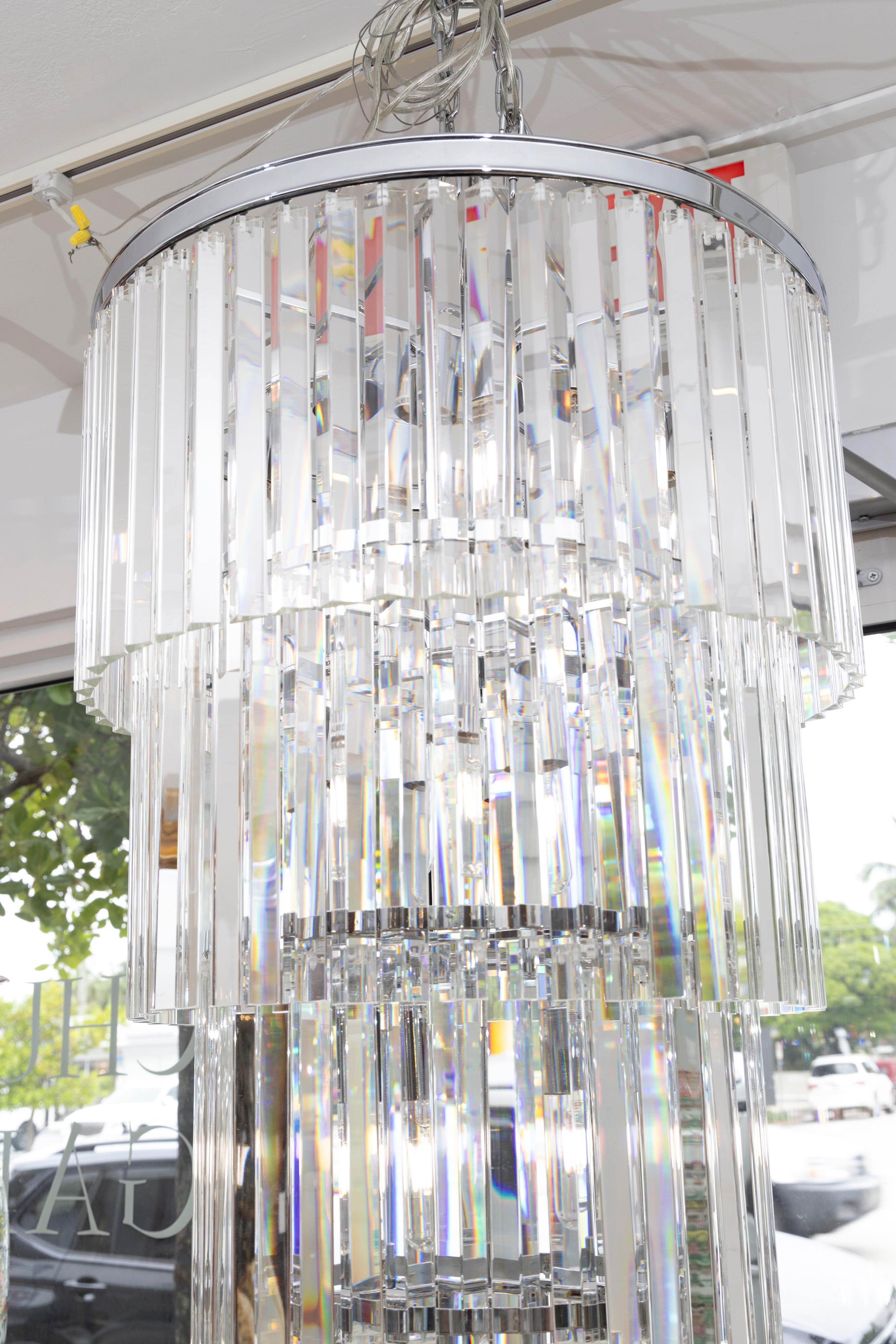 20ième siècle Chandelier à six branches en cristal à cascade circulaire en vente