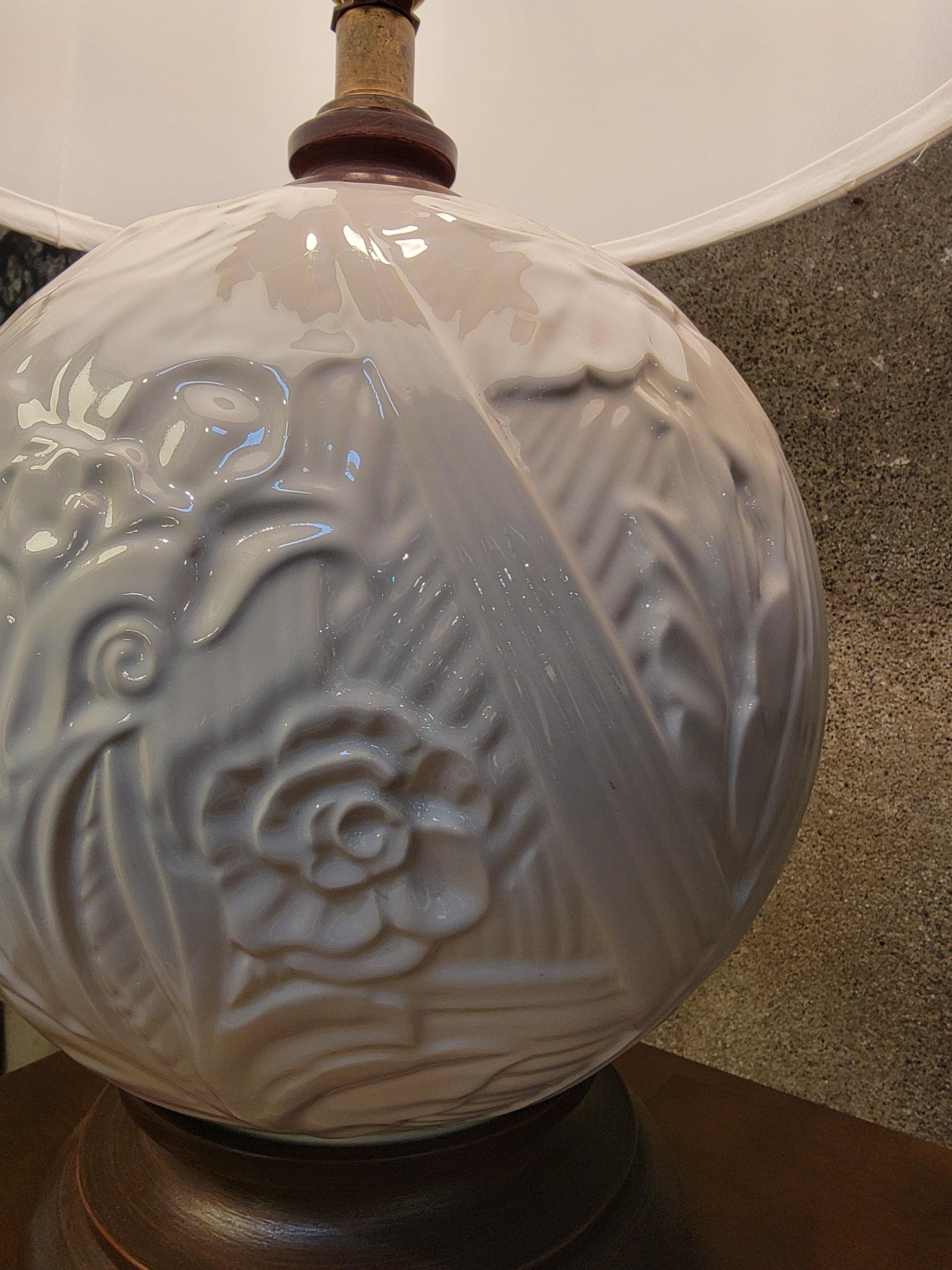 Lampada da tavolo circolare in ceramica bianca di Haeger Pottery in vendita 2
