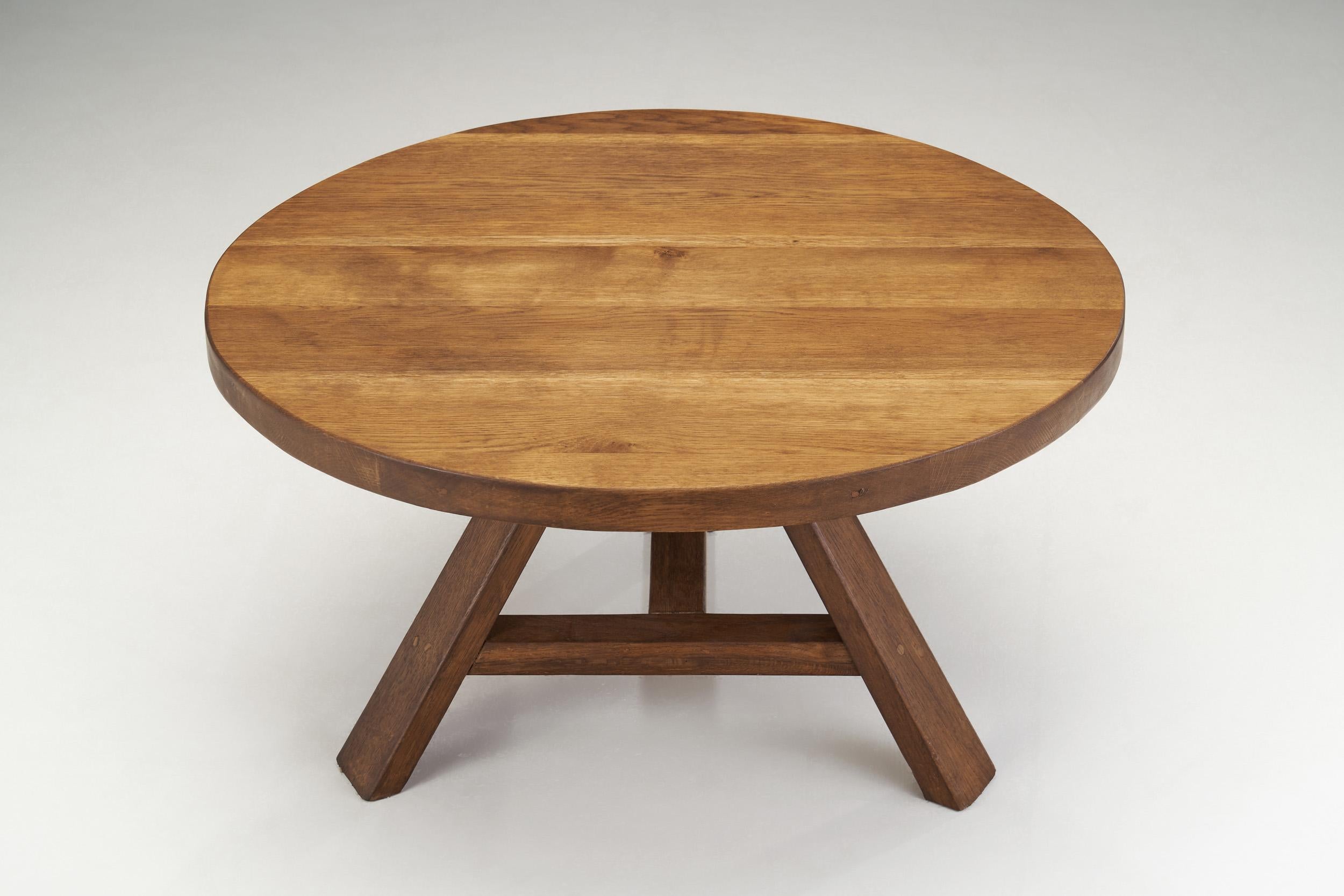 Circular Wood Coffee Table with Tripod Legs, Europe, Ca 1950s In Good Condition In Utrecht, NL