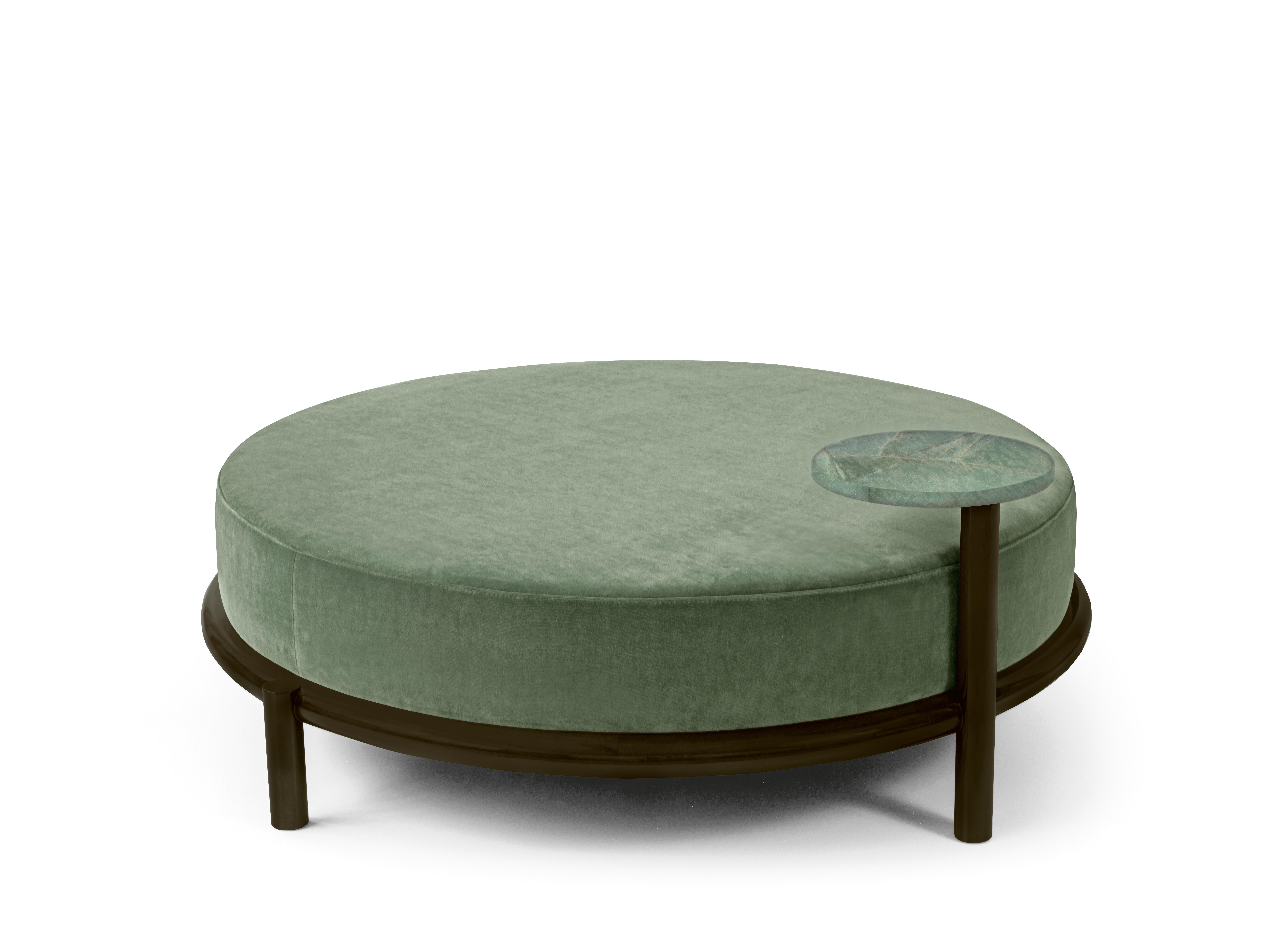 Puf Circus 5019 by Redeco
Dimensiones: An 130 x Pr 130 x Al 45 cm
Materiales: Asiento de madera contrachapada acolchado con espuma de poliuretano de diferentes densidades. Pretapizado en guata de poliéster, tapizado en tela o revestimiento de cuero.