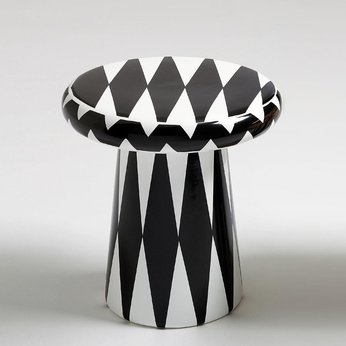 Side table circus black and white all in 
hand-crafted ceramic in lacquered finish, 
made in Itlay.