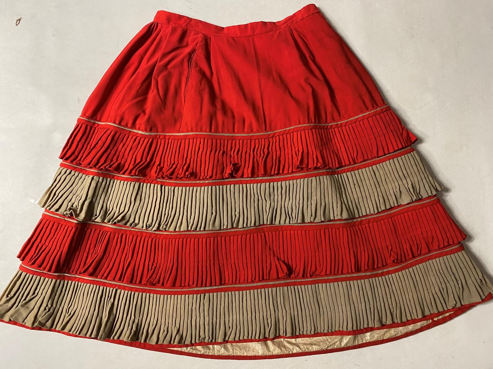 Circus-, Fancy- oder Memorial-Kleid in scharlachrotem Challis - USA um 1890 im Angebot 6