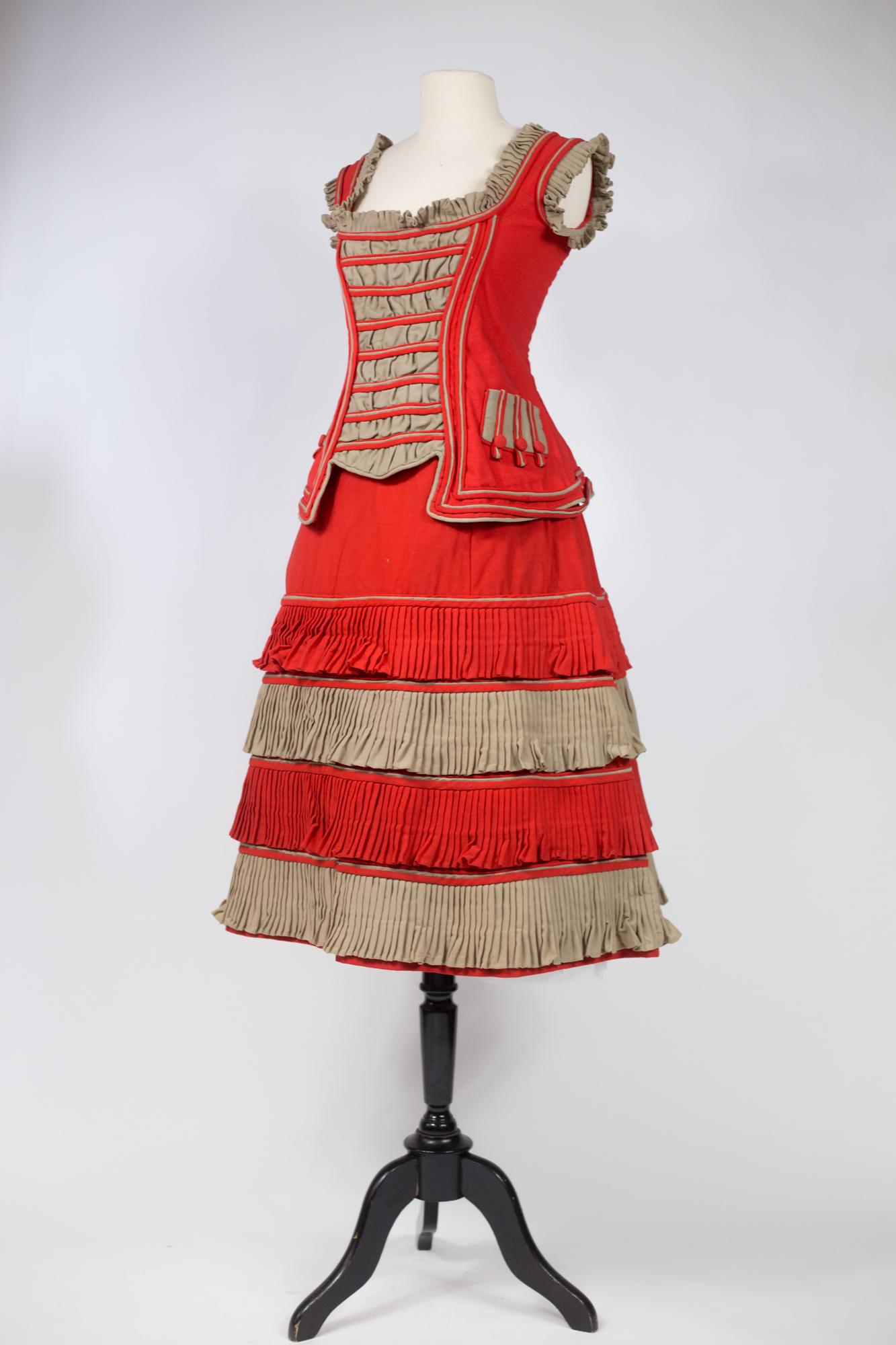 Circus-, Fancy- oder Memorial-Kleid in scharlachrotem Challis - USA um 1890 (Rot) im Angebot