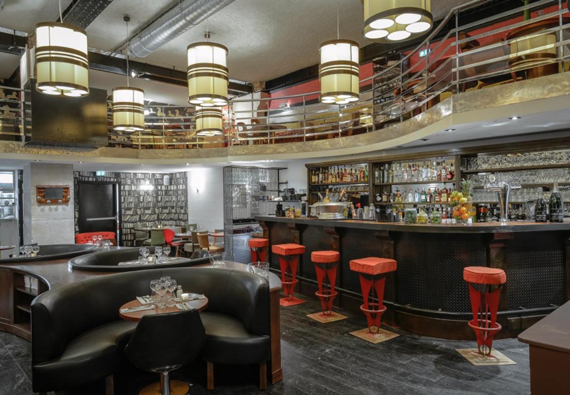 Art Déco Lampada a sospensione contemporanea di ispirazione Art Deco Circus in ottone lucidato in vendita