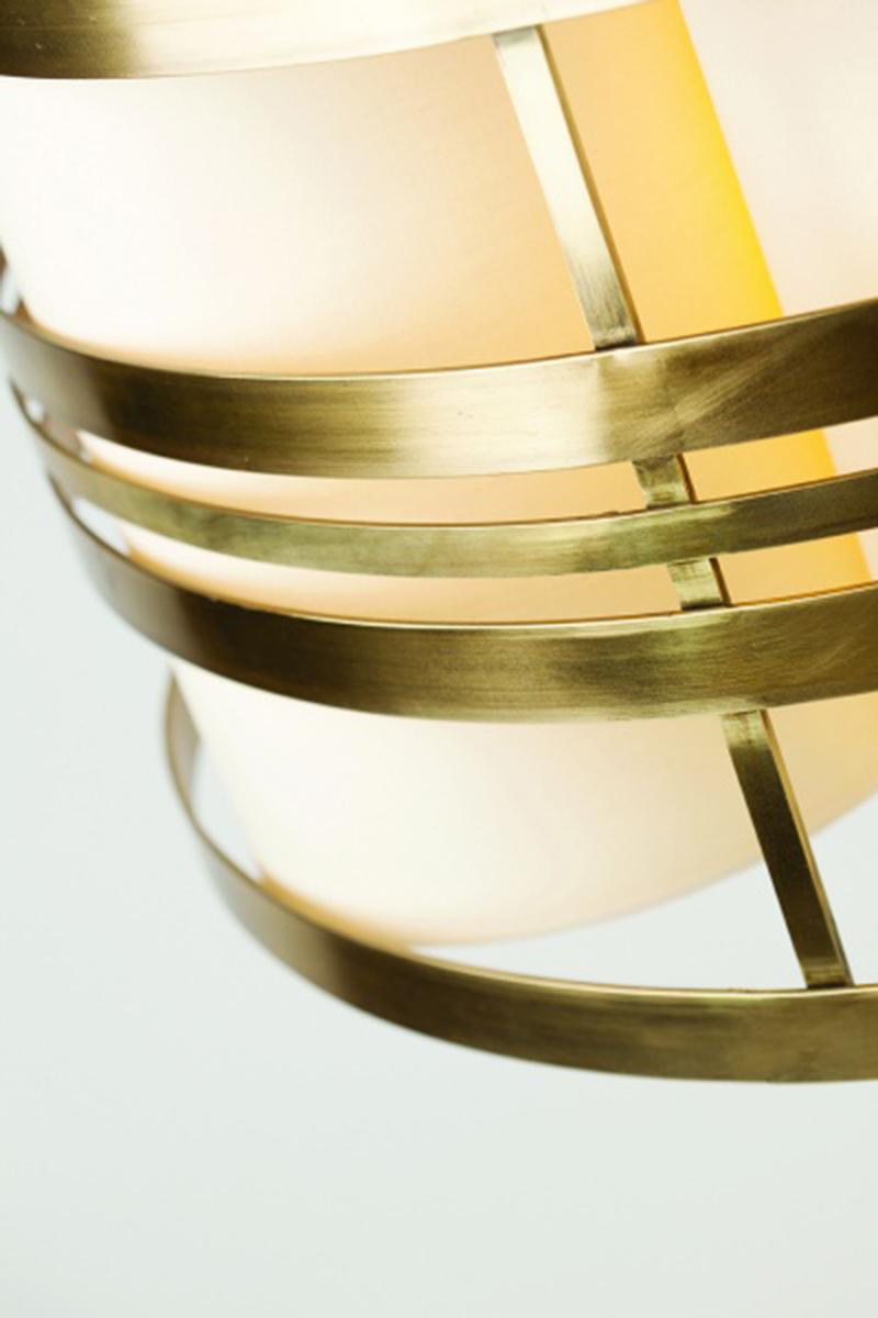 Portoghese Lampada a sospensione contemporanea di ispirazione Art Deco Circus in ottone lucidato in vendita