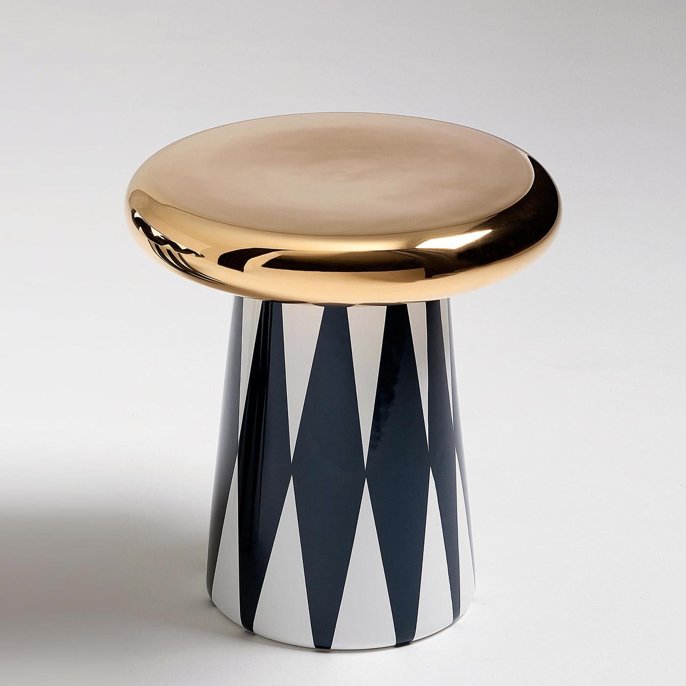 Circus Zebra side table all in hand-crafted 
ceramic in lacquered finish, made in Itlay.