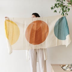 Cirq Moon Off White Multi Color Hand Brodered Handwoven Linen Silk Scarf (Écharpe en soie de lin tissée à la main)