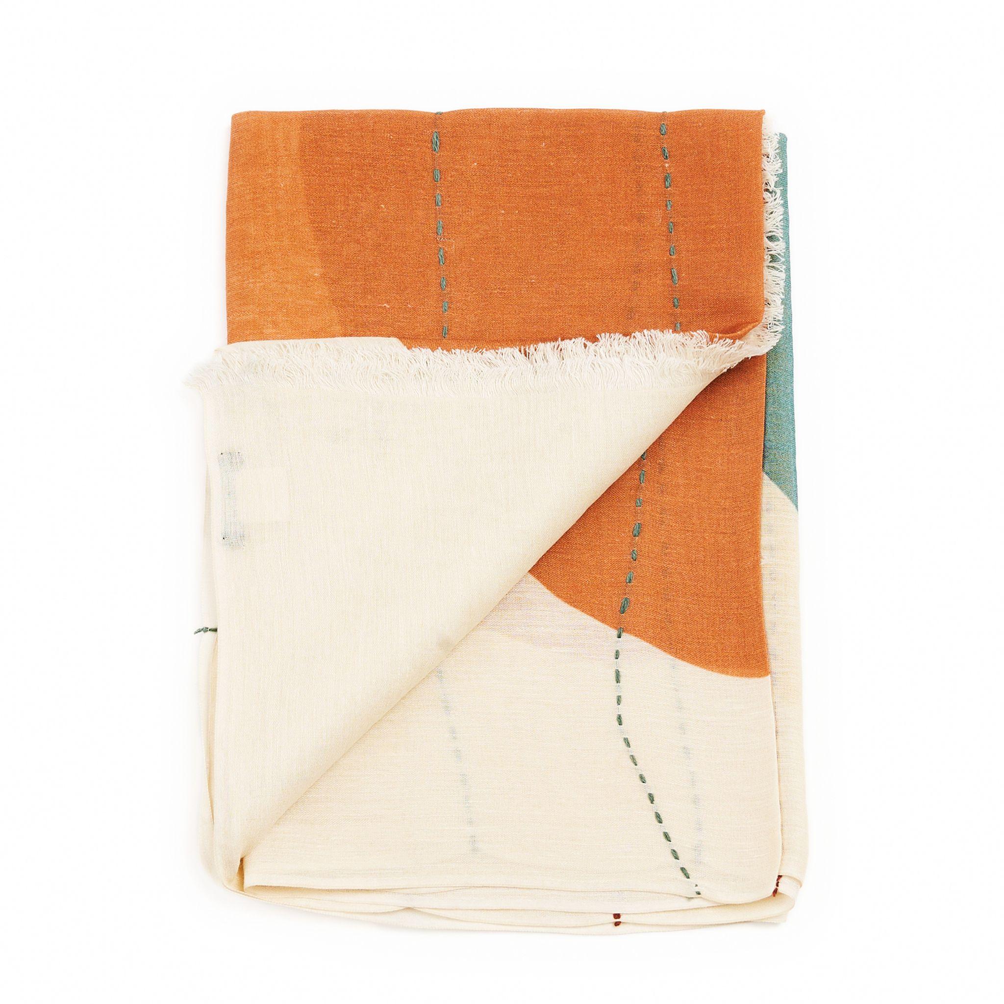 Cirq Moon Off White Bufanda de Seda de Lino Bordada a Mano en Multicolor en venta 4