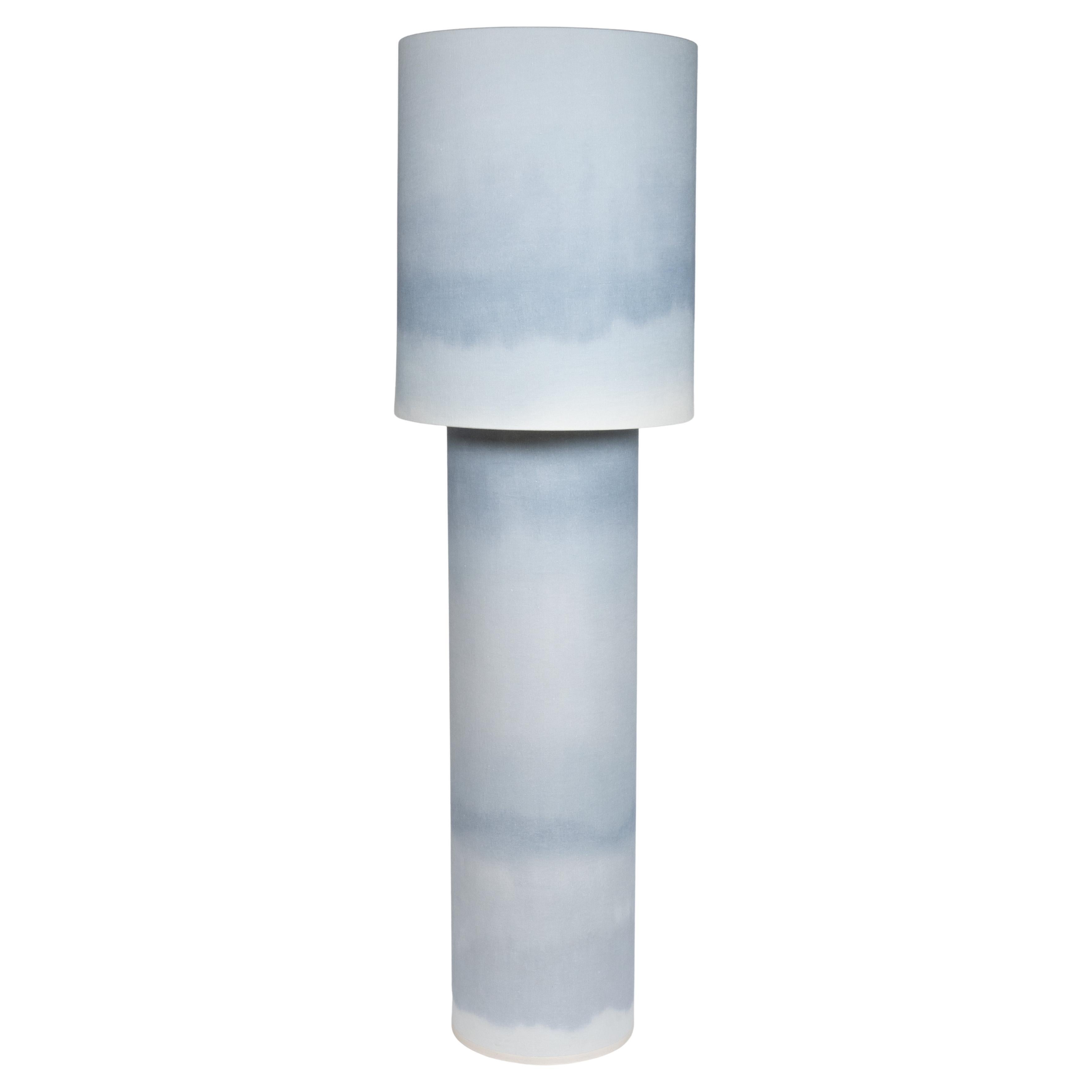 Lampada scultorea Totem in ceramica a gradienti larghi blu smorzato di Elsa Foulon