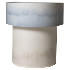 Lampada scultura Totem in ceramica Soft Hues Earthy Beige Gradient di Elsa Foulon