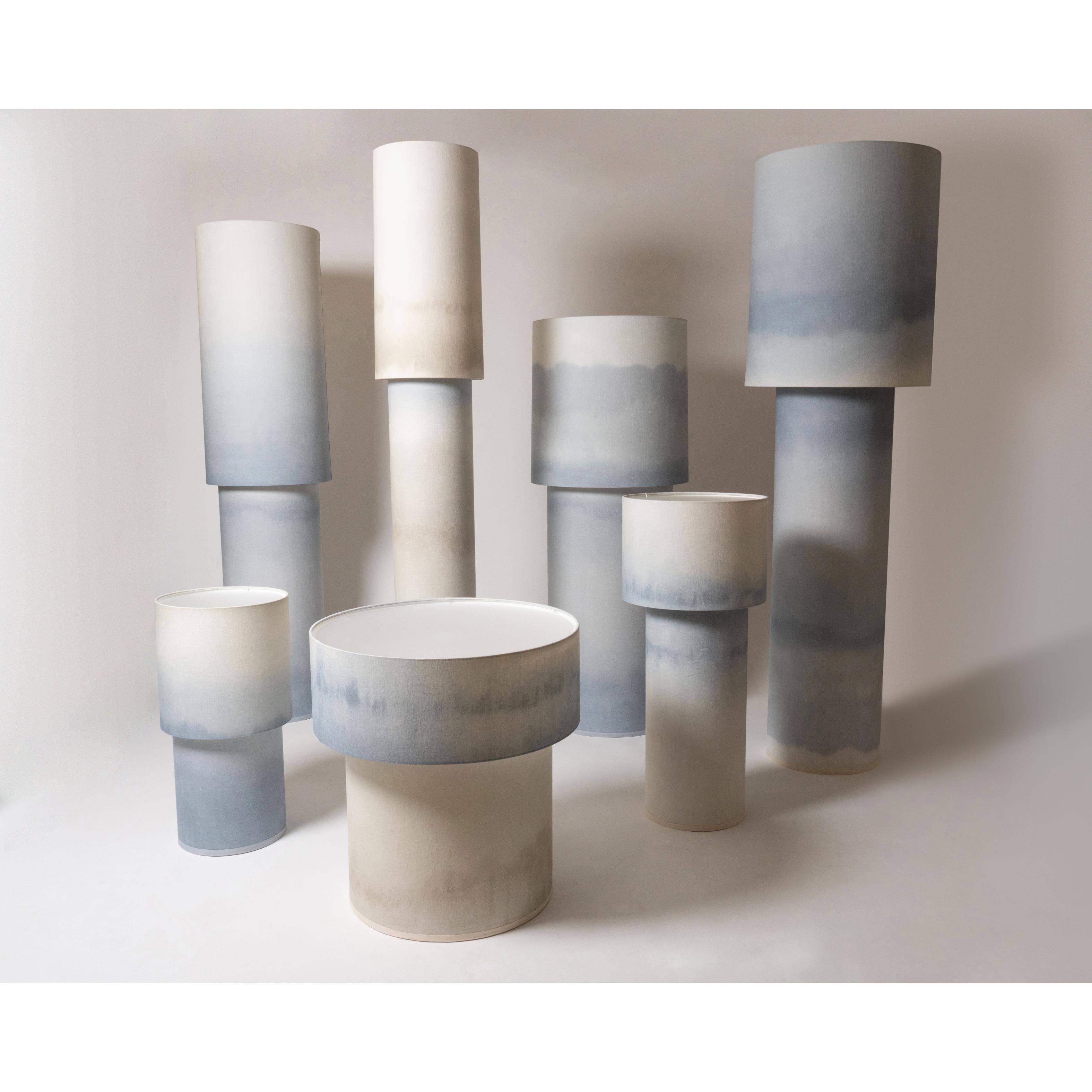 XXI secolo e contemporaneo Lampada scultorea contemporanea Totem in ceramica blu sfumato di Elsa Foulon in vendita