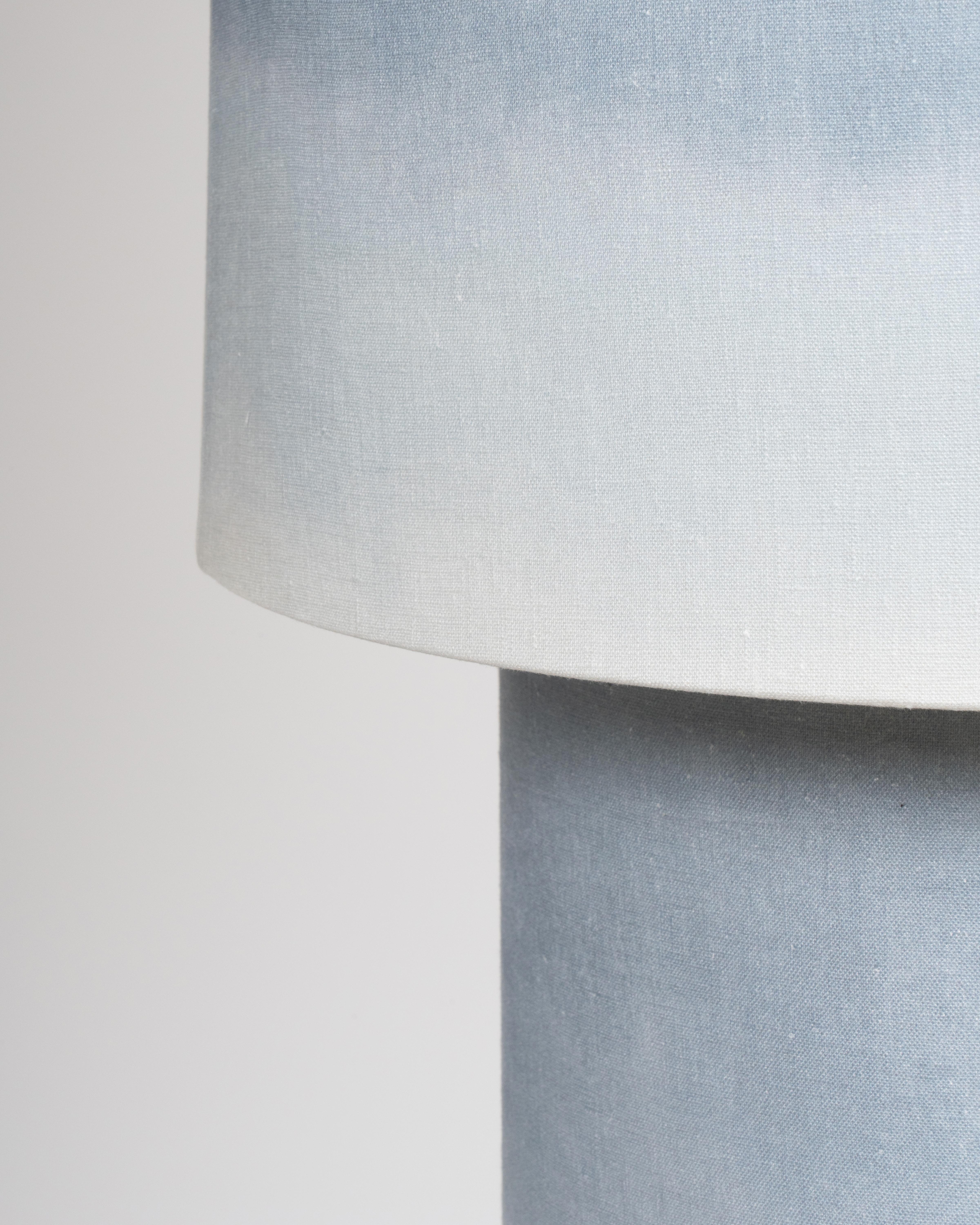 Lampada scultorea contemporanea Totem in ceramica blu sfumato di Elsa Foulon In condizioni Nuovo in vendita a Geneve, CH