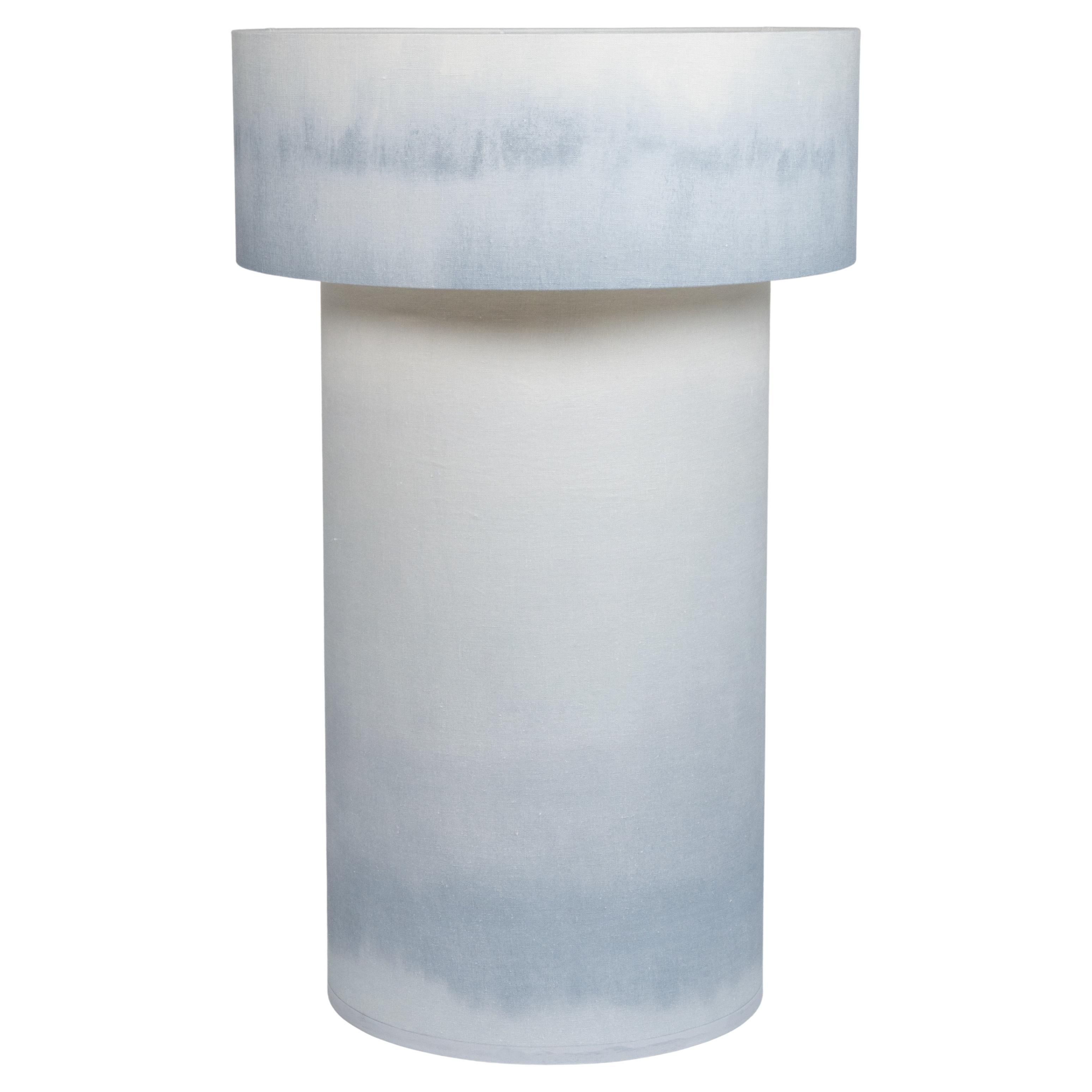 Gedämpfter blauer Farbverlauf Keramik Totem Zeitgenössische Skulpturale Lampe von Elsa Foulon