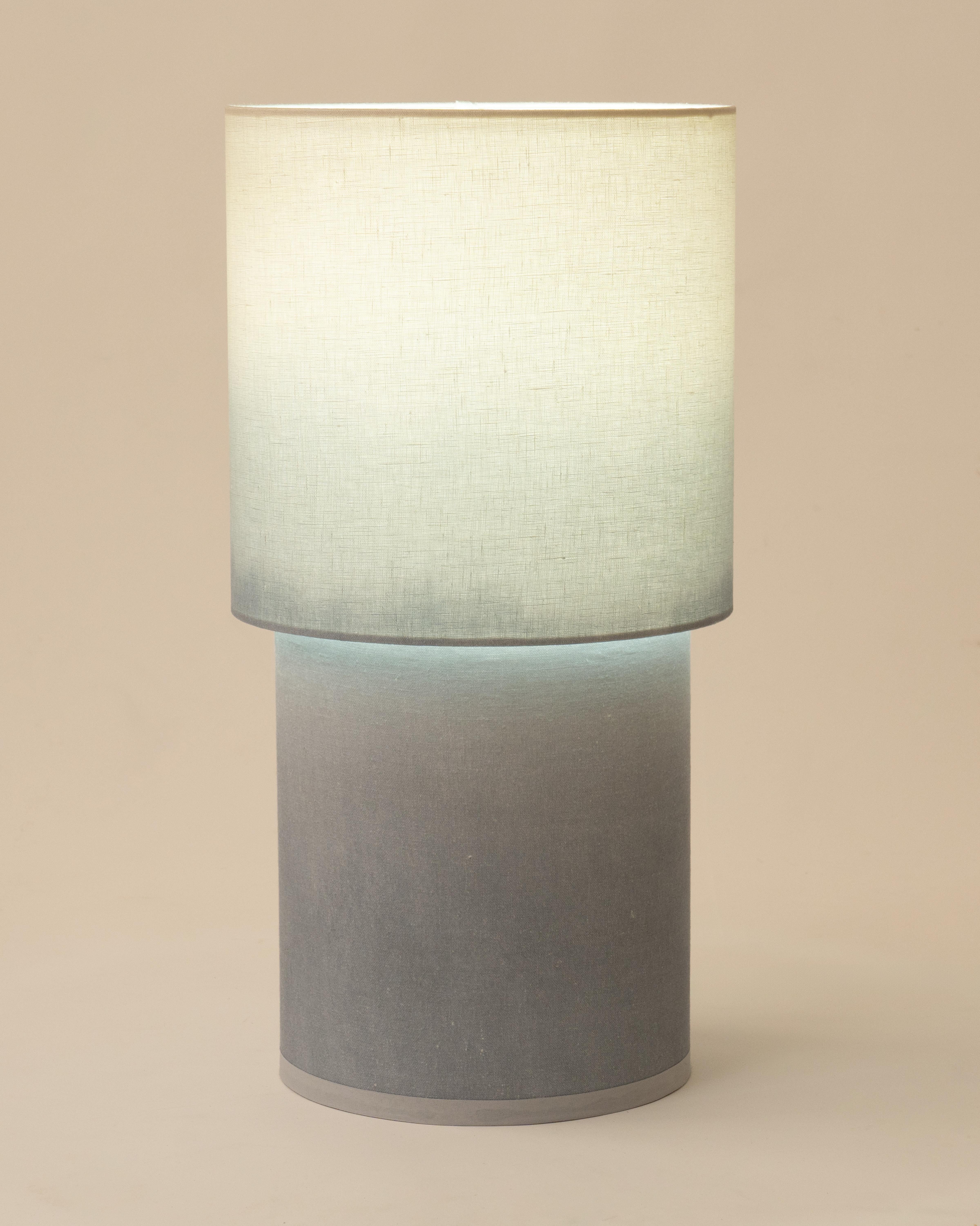 Postmoderne Lampe sculpturale bleu terreux et beige dégradé d'Elsa Foulon en vente