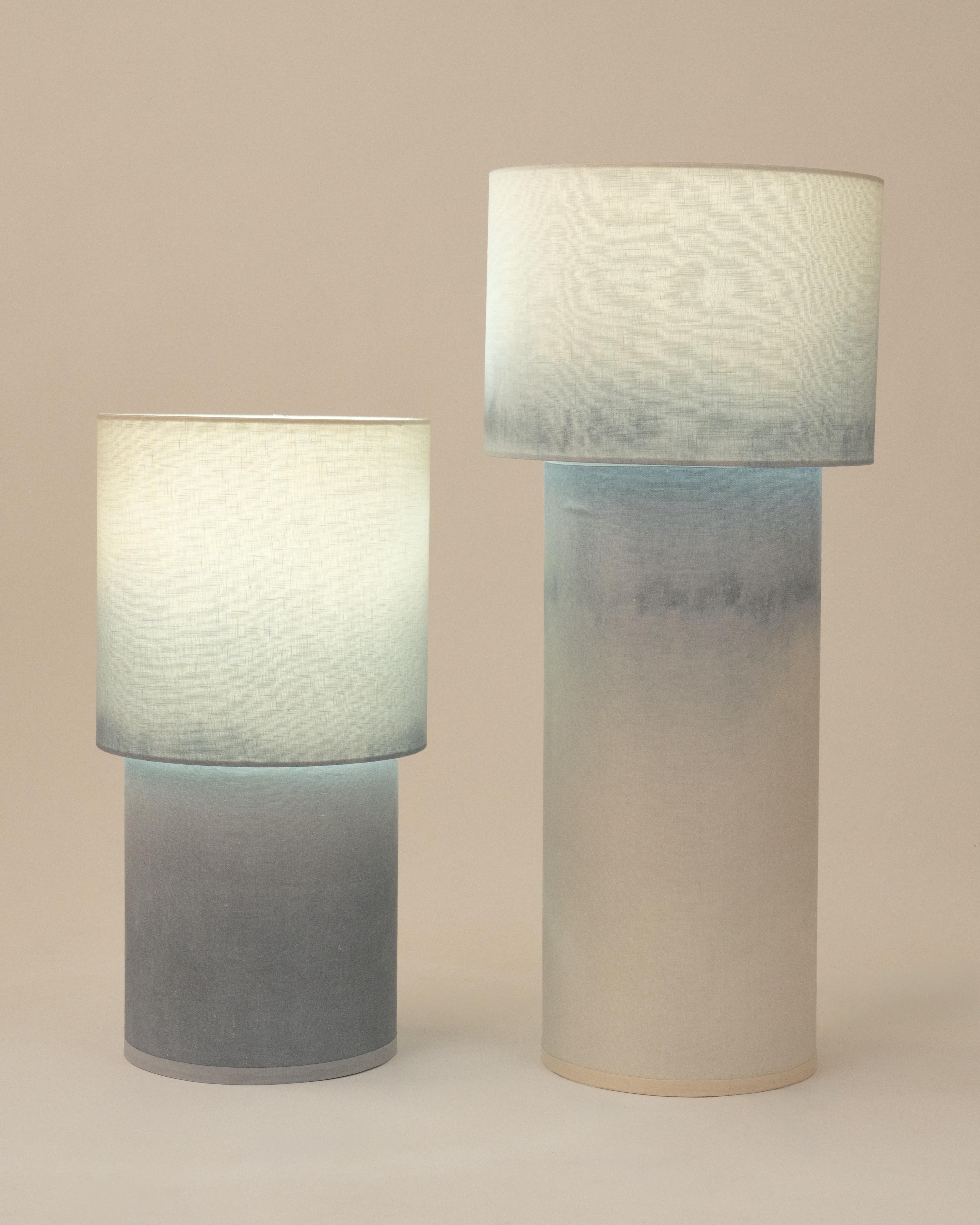 Autre Lampe sculpturale bleu terreux et beige dégradé d'Elsa Foulon en vente