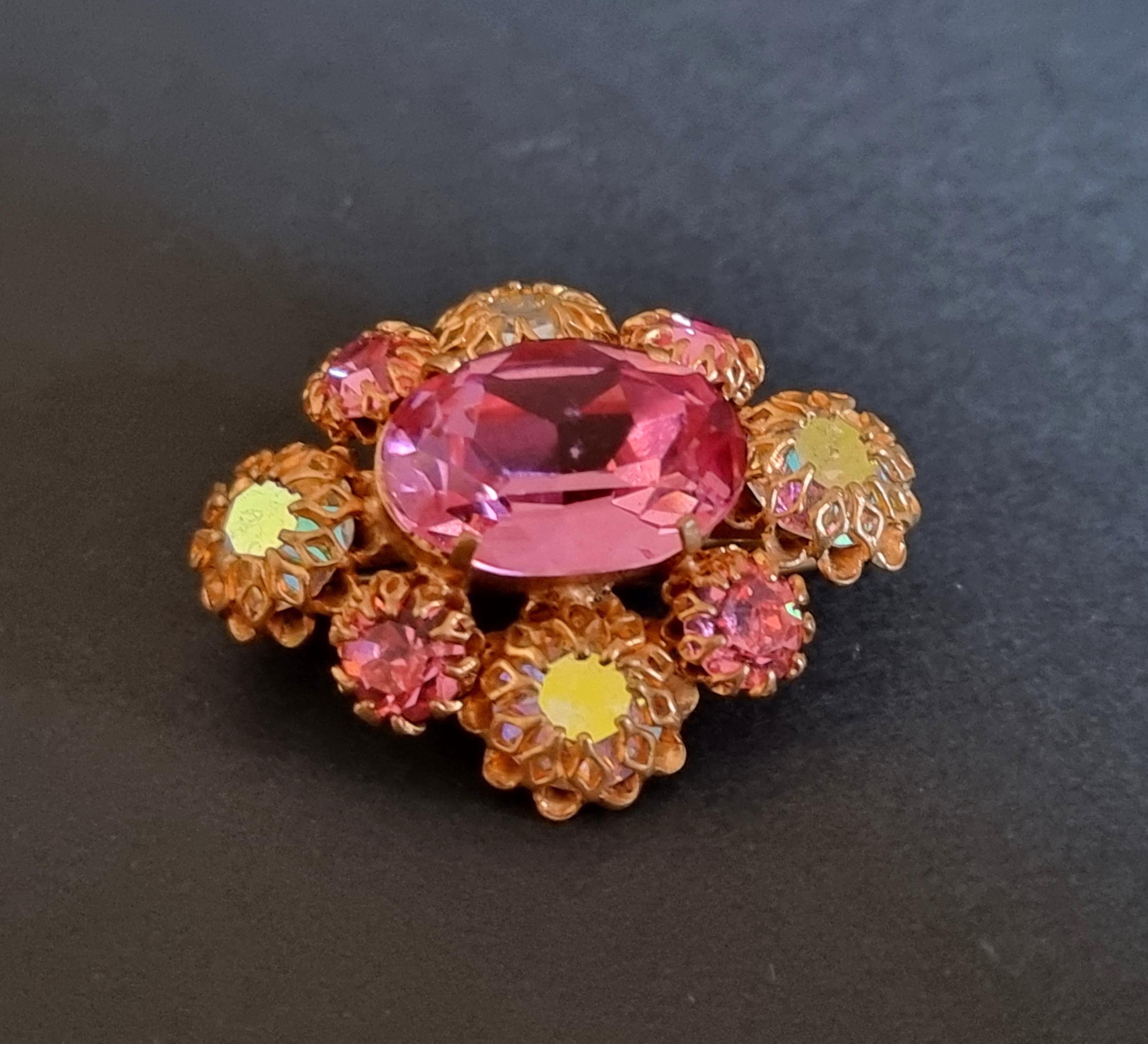 Magnificent old brooch,
50s vintage,
High Fashion designer CIS countess Cissy ZOLTOWSKA,
length 3,8cm, width 3cm,
very good state.

Countess Cissy Zoltowska - a name synonymous with elegance and refinement - was an exceptional artist who became