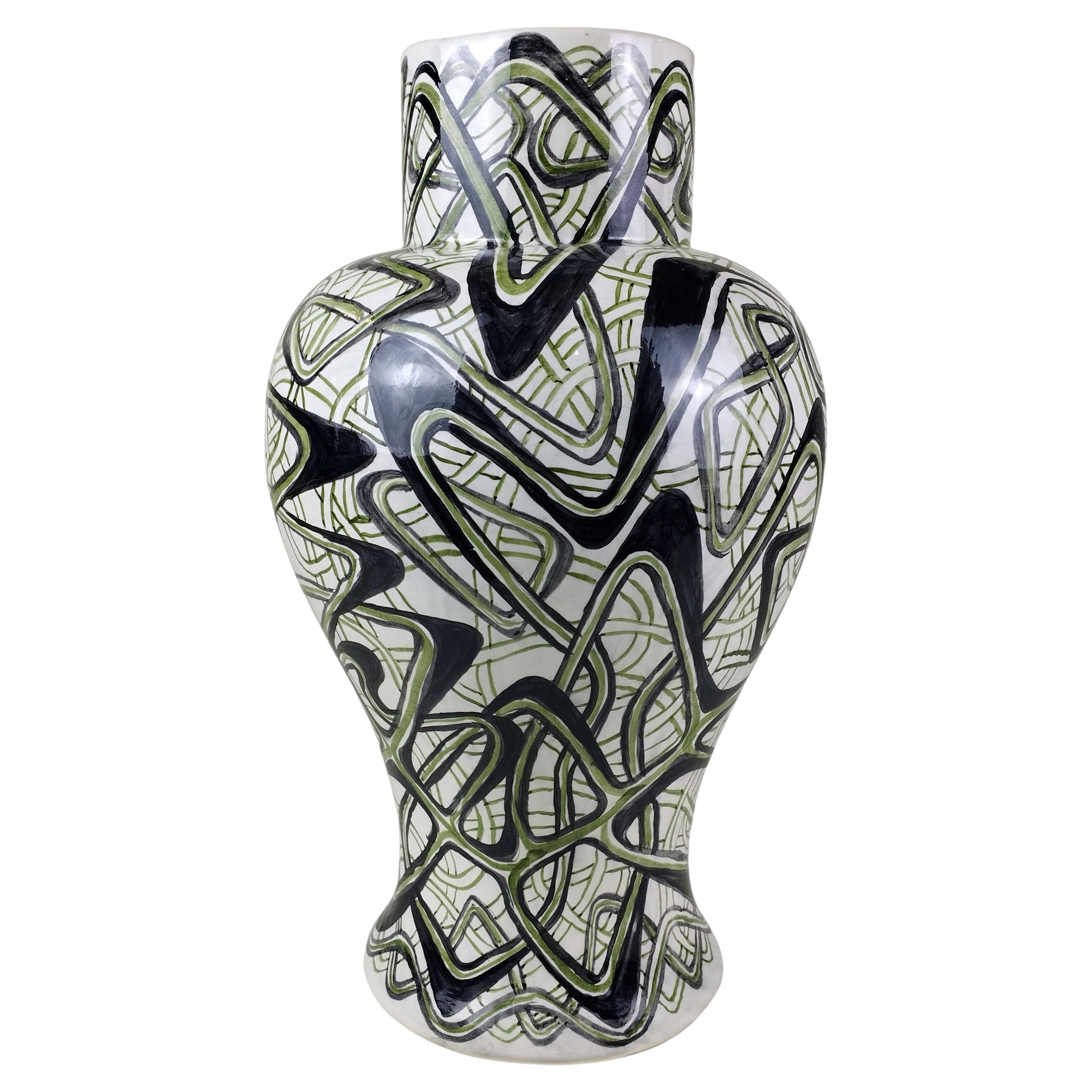 Cisco Jiménez Vaso grande in ceramica dipinto a mano con linee verdi e nere in vendita