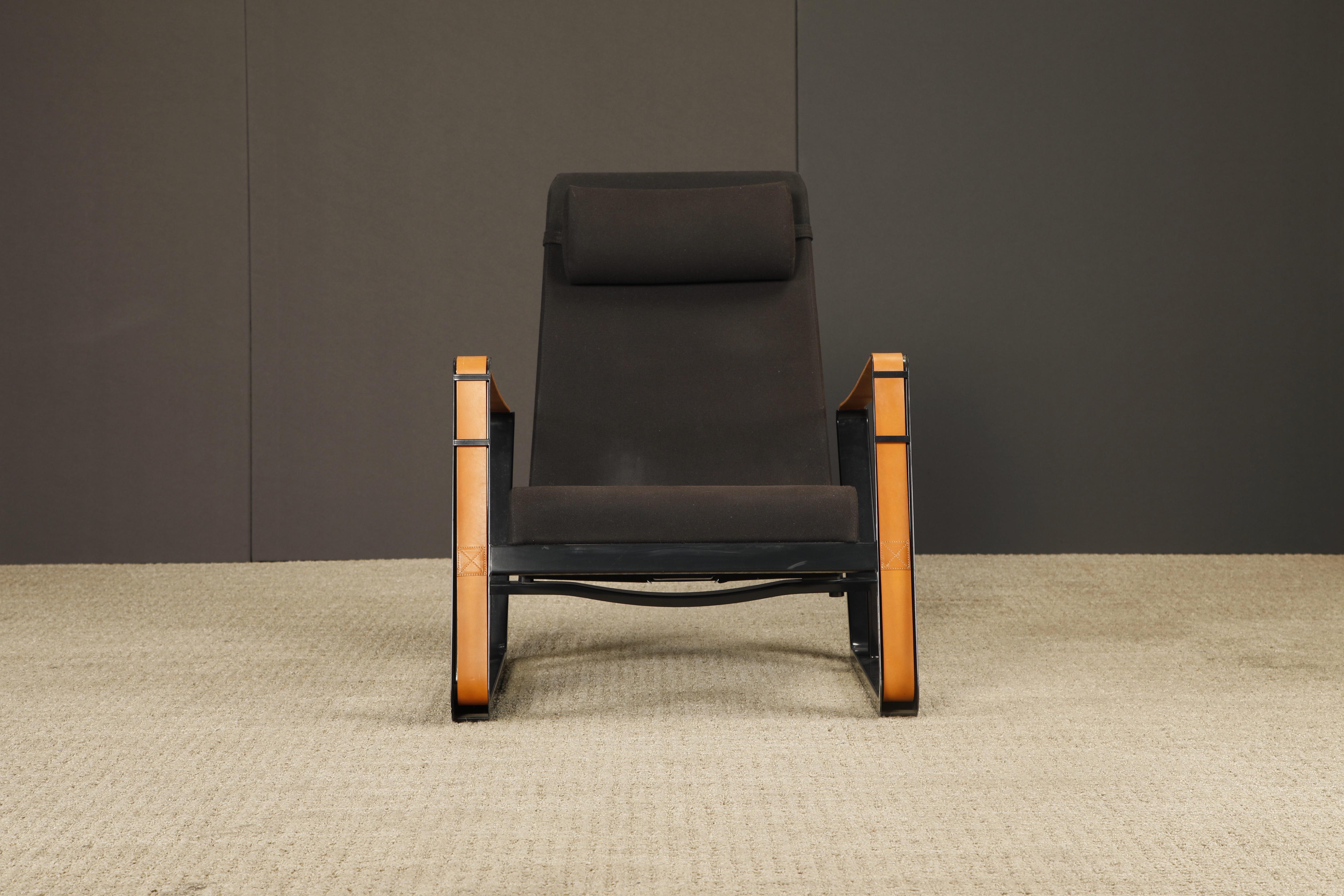Der Cité Lounge Chair wurde von dem berühmten französischen Ingenieur und Designer Jean Prouvé entworfen und ist ein Beispiel für seinen innovativen Ansatz in Bezug auf Form und Funktion. Ursprünglich für die Studentenwohnheime der Cité