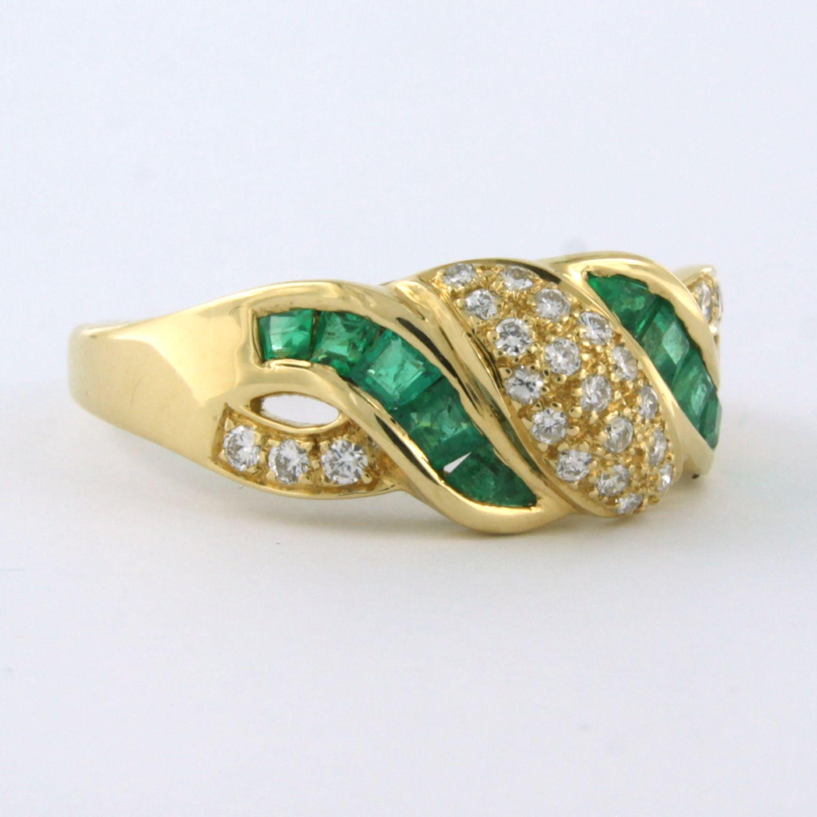Modern CITIOR - Ring with emerald and brilliant cut diamonds 18k yellow gold For Sale