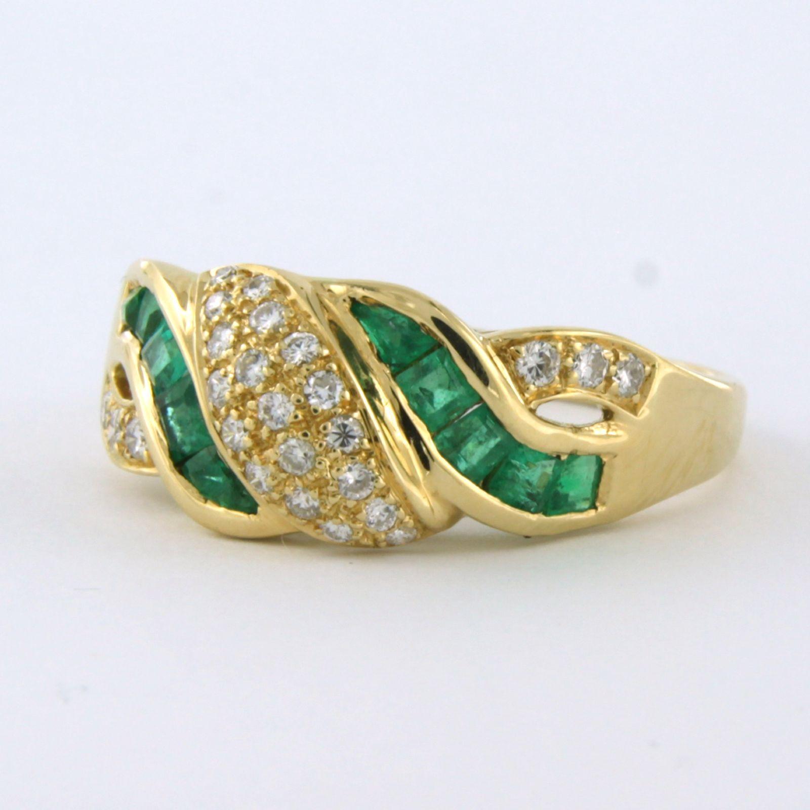 Brilliant Cut CITIOR - Ring with emerald and brilliant cut diamonds 18k yellow gold For Sale