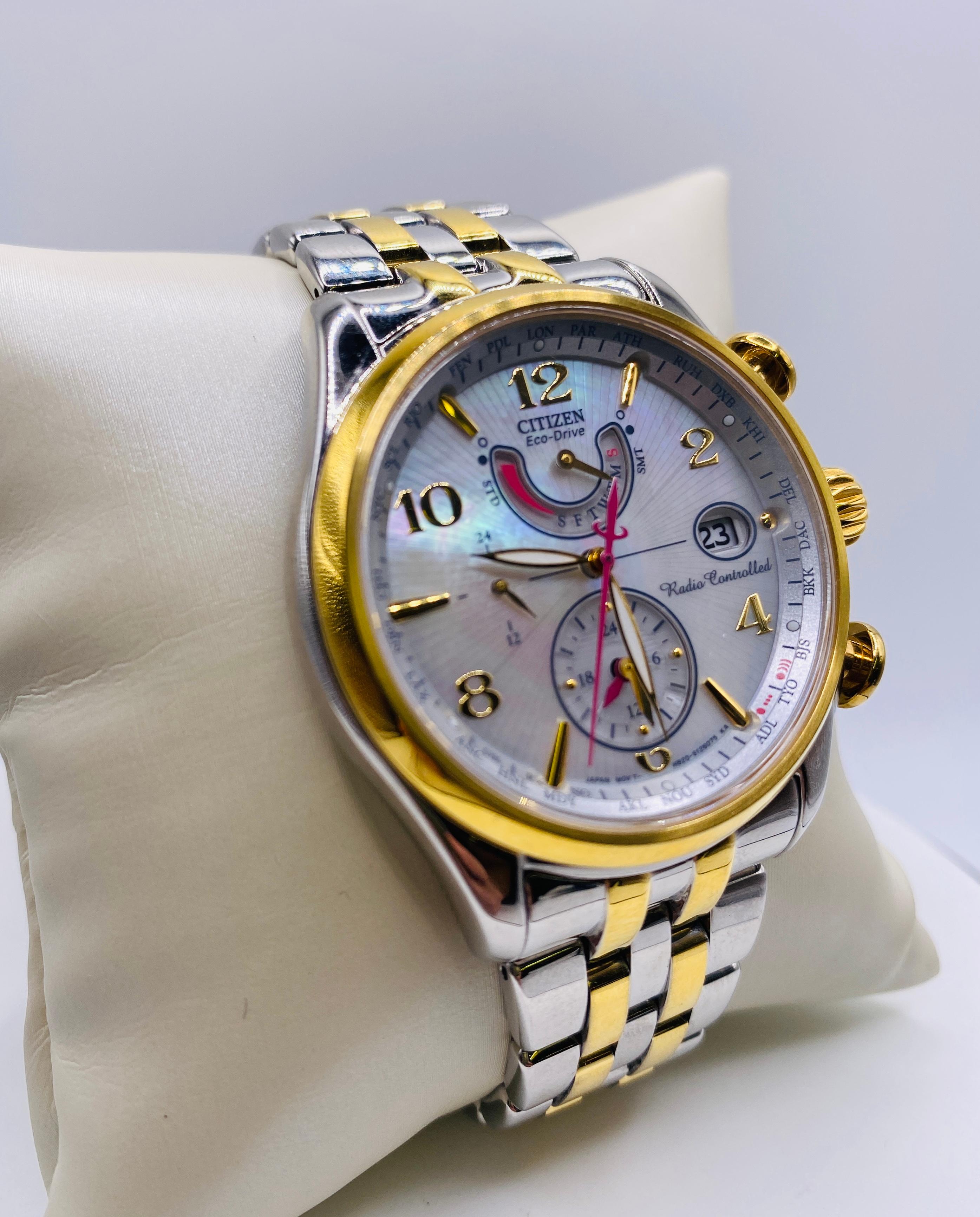 Citizen Eco Drive Esfera nacarada Acero inoxidable bicolor Radiocontrolada en Bueno Estado en DALLAS, TX