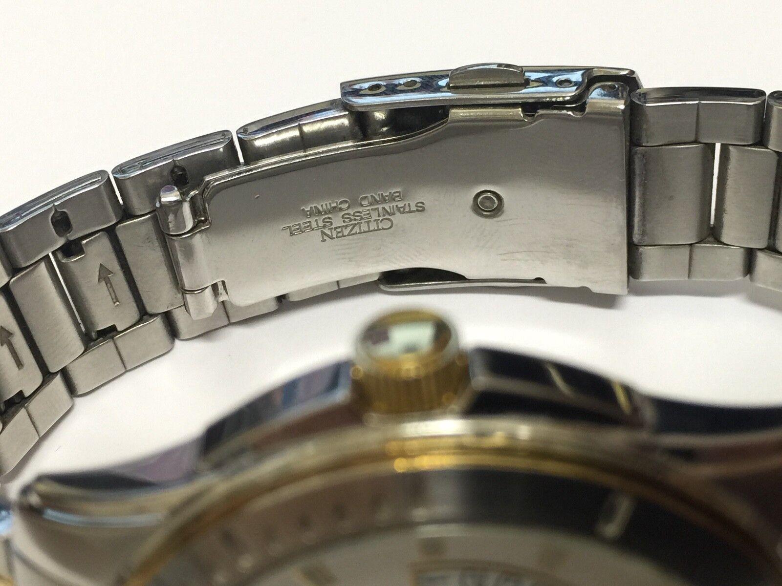 Montre pour hommes Citizen Quartz S/Steel avec affichage de la date. en vente 2