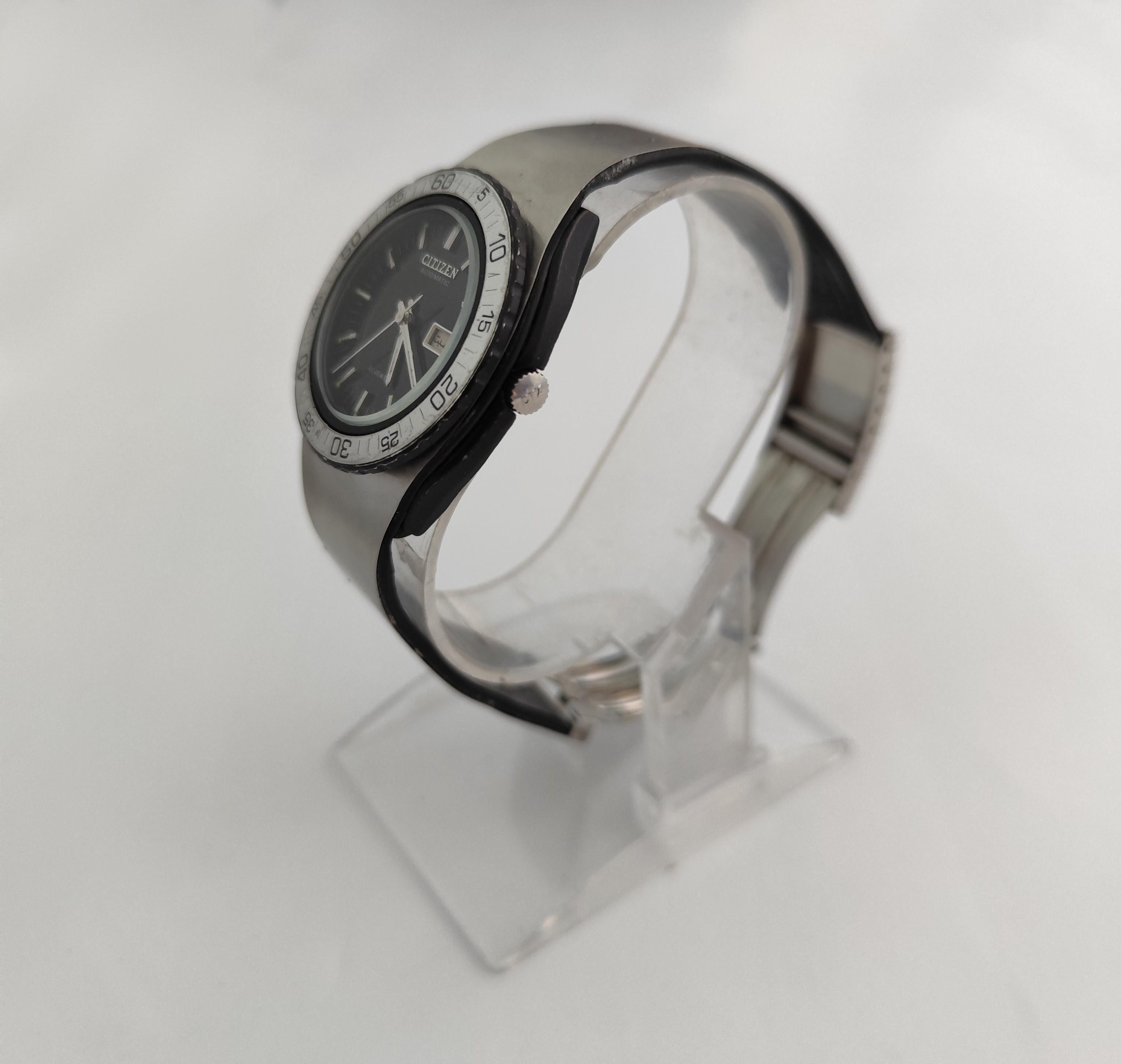  Descripción
Marca: CIUDADANO

Model No: SPORT 21 Joyas

Número de referencia: E GN-4-S

País de fabricación: Japón

Movimiento: Automático

Material de la caja: Acero inoxidable

Medidas : Anchura de la caja: 38 mm. (sin corona)

Tipo de banda :