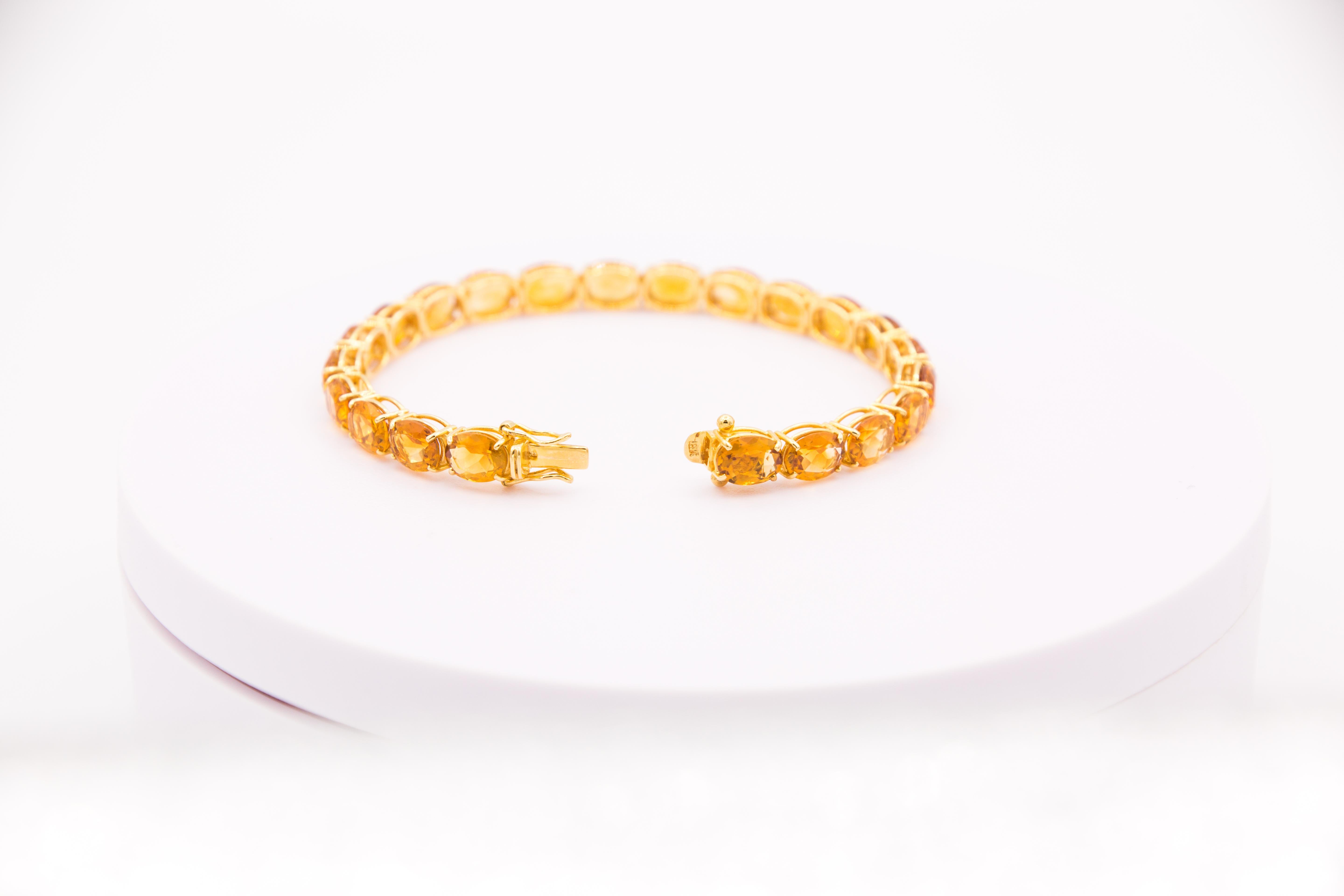 18 k yellow gold
24,24 ct citrin beautiful color
18 cm long
5 mm wide
16,8 gram

this bracelet you not find very often, one stone like the other and you can carry every day