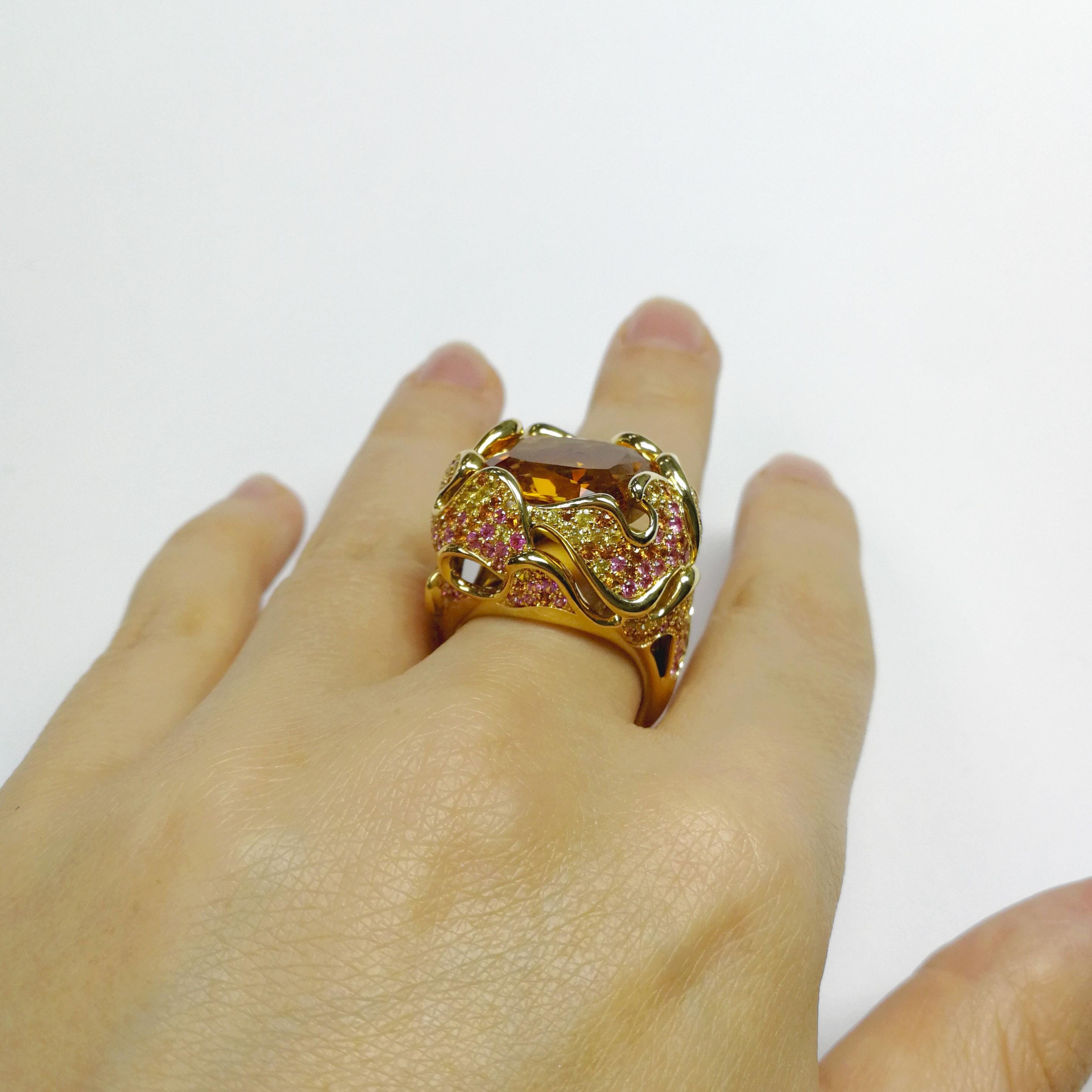 Citrine 12.34 Carat Pink Yellow Orange Sapphire 18 Karat Yellow Gold Ring For Sale 3