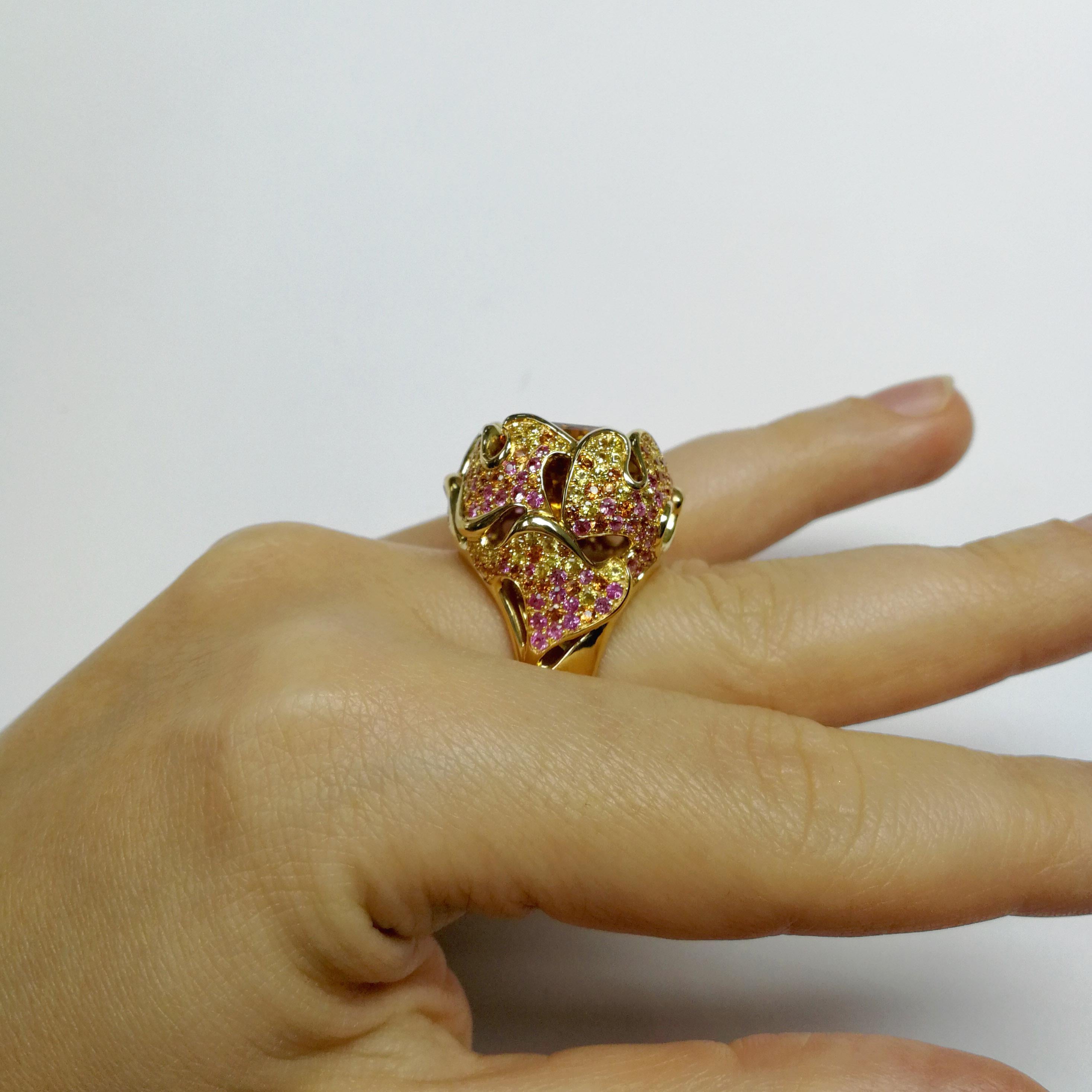 Citrine 12.34 Carat Pink Yellow Orange Sapphire 18 Karat Yellow Gold Ring For Sale 4